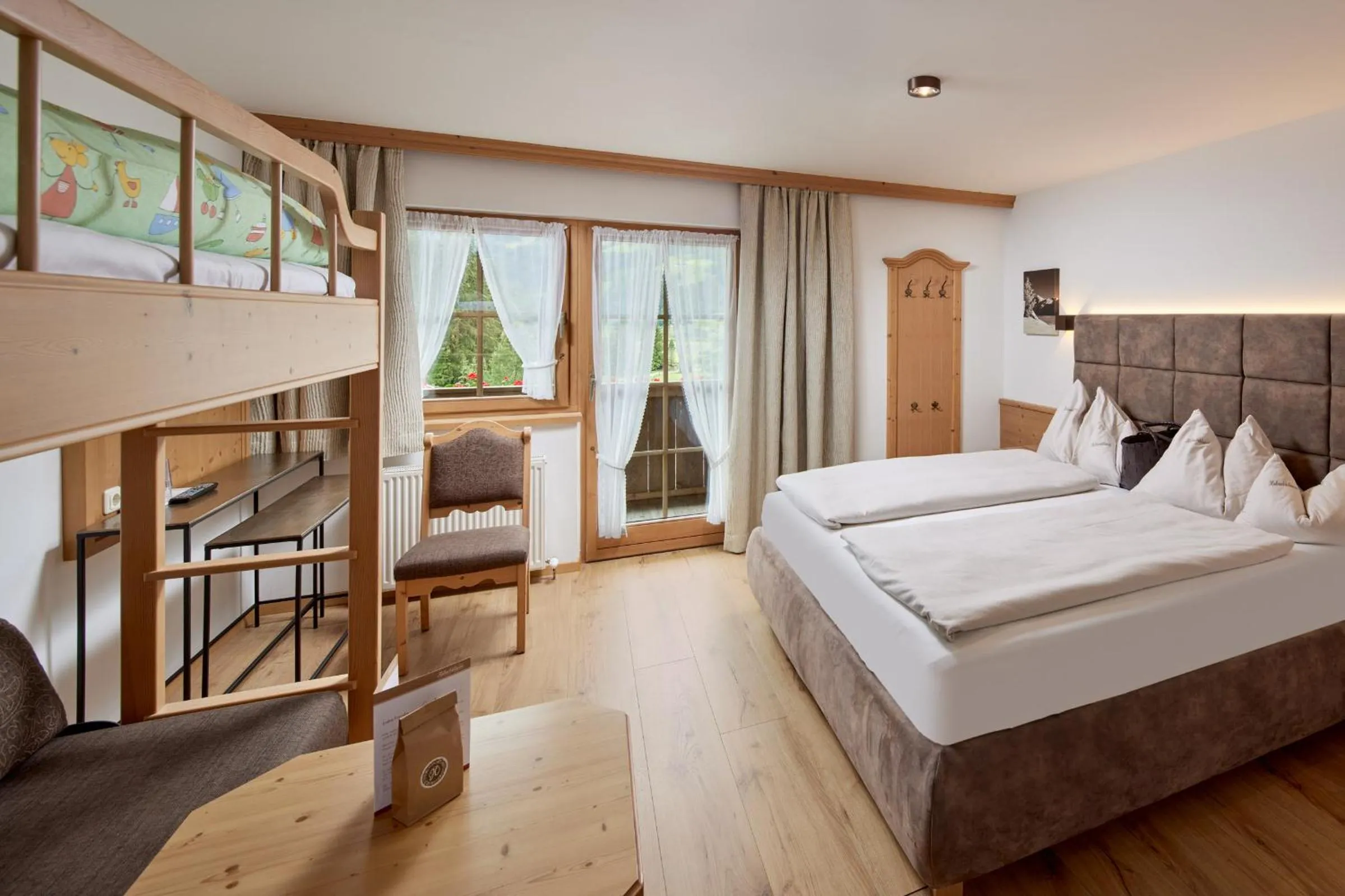 Photo of the whole room, Bed in Habachklause Familien Bauernhof Resort