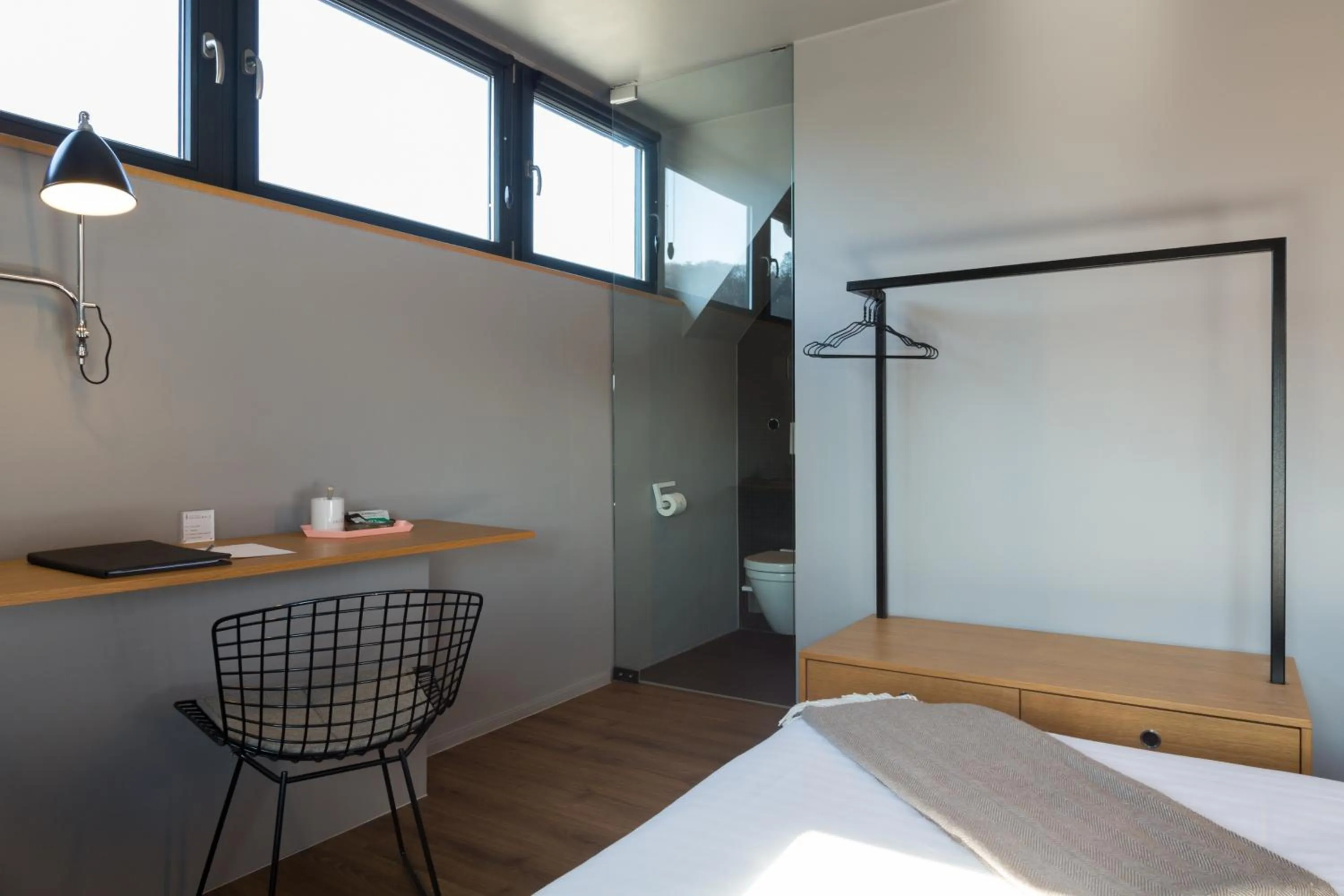 Photo of the whole room, Bed in Hostellerie du Grünewald