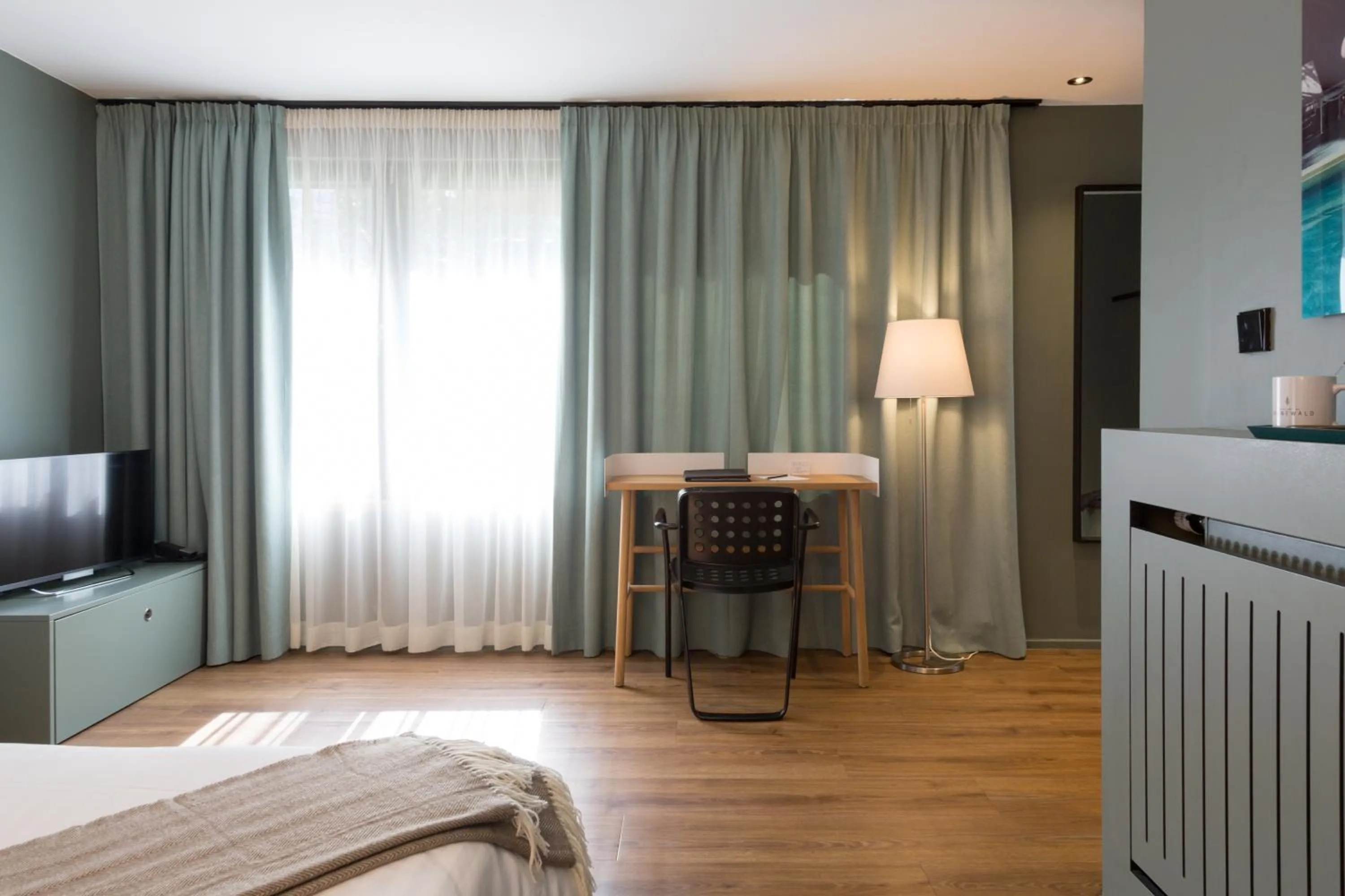 Photo of the whole room, Bed in Hostellerie du Grünewald