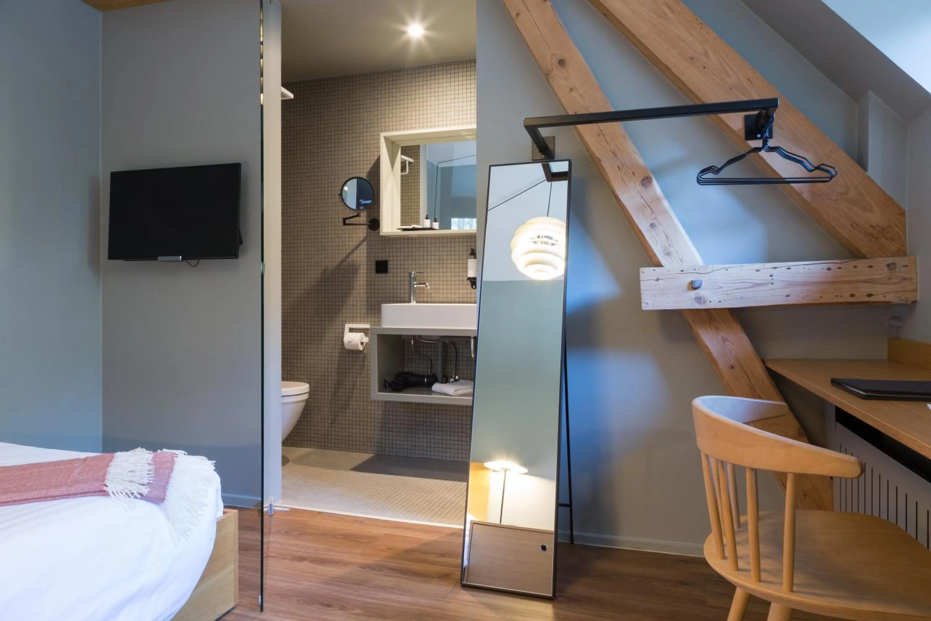 Photo of the whole room, Bed in Hostellerie du Grünewald