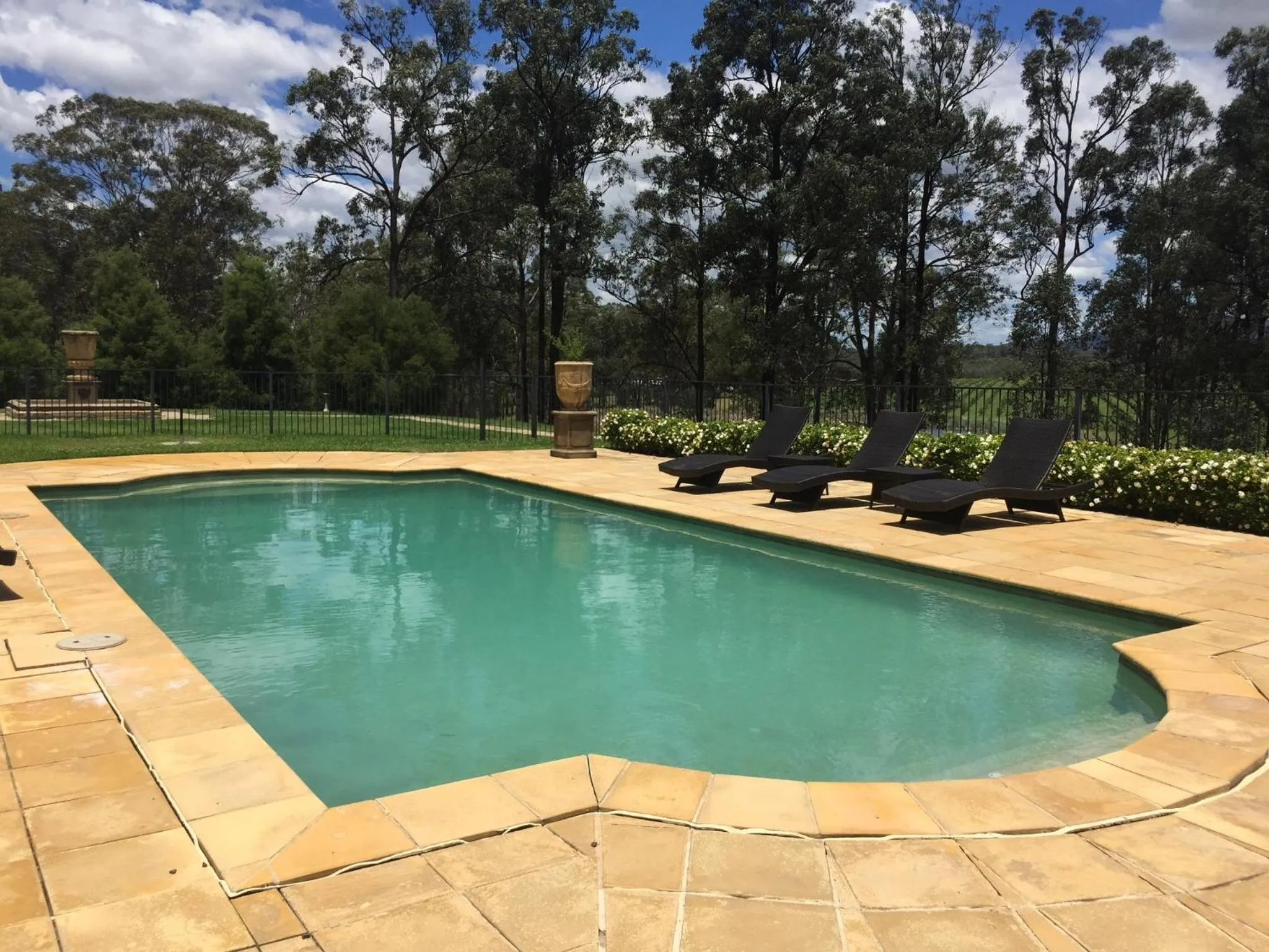 Swimming pool in Villa Provence Estate