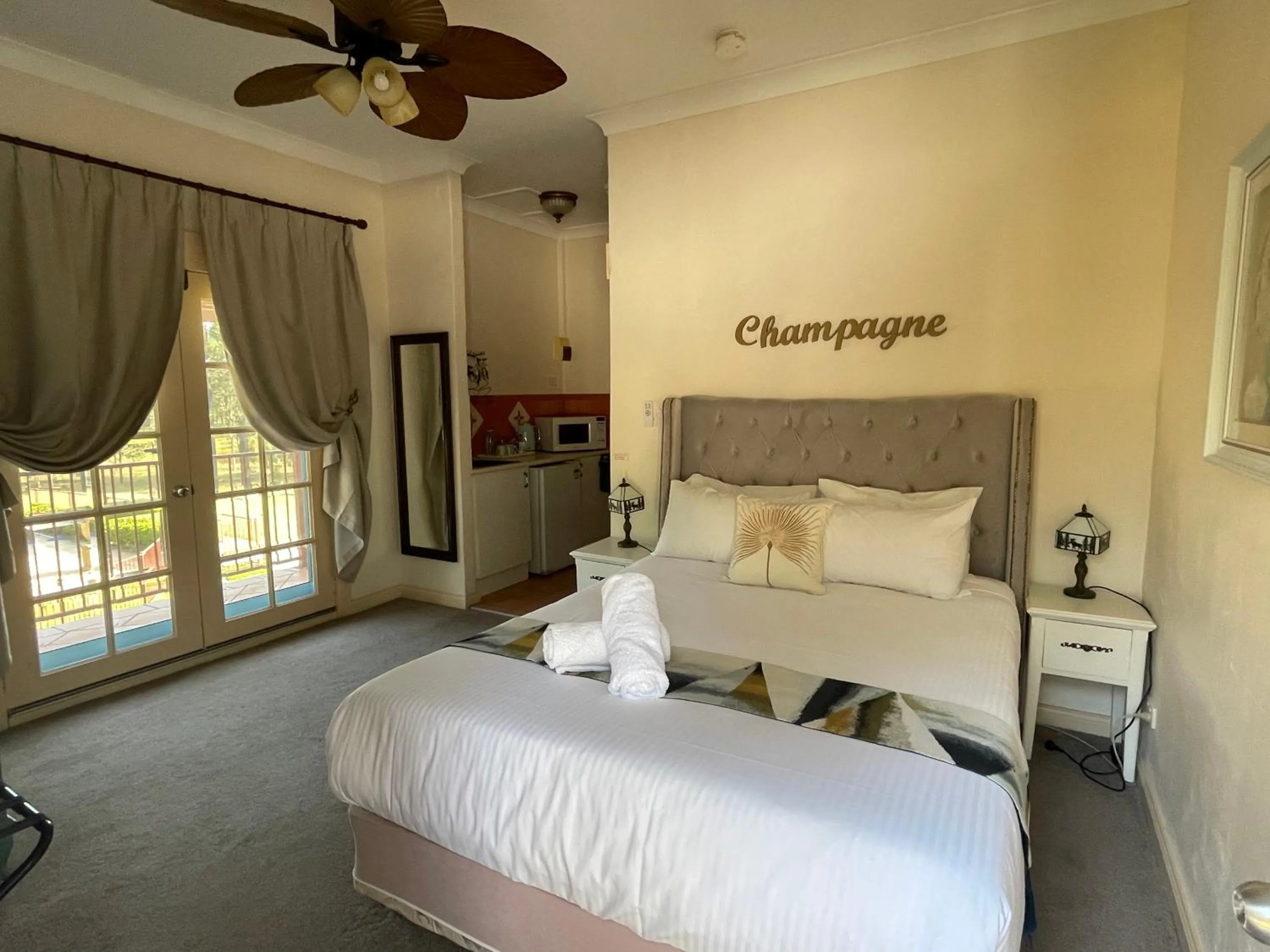 Bed in Villa Provence Estate