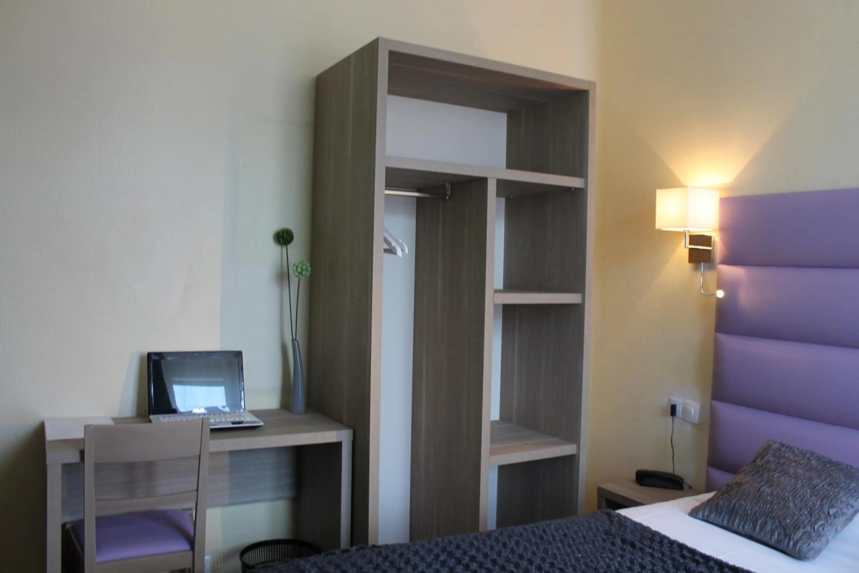 Bedroom, Bed in Hotel Napoléon