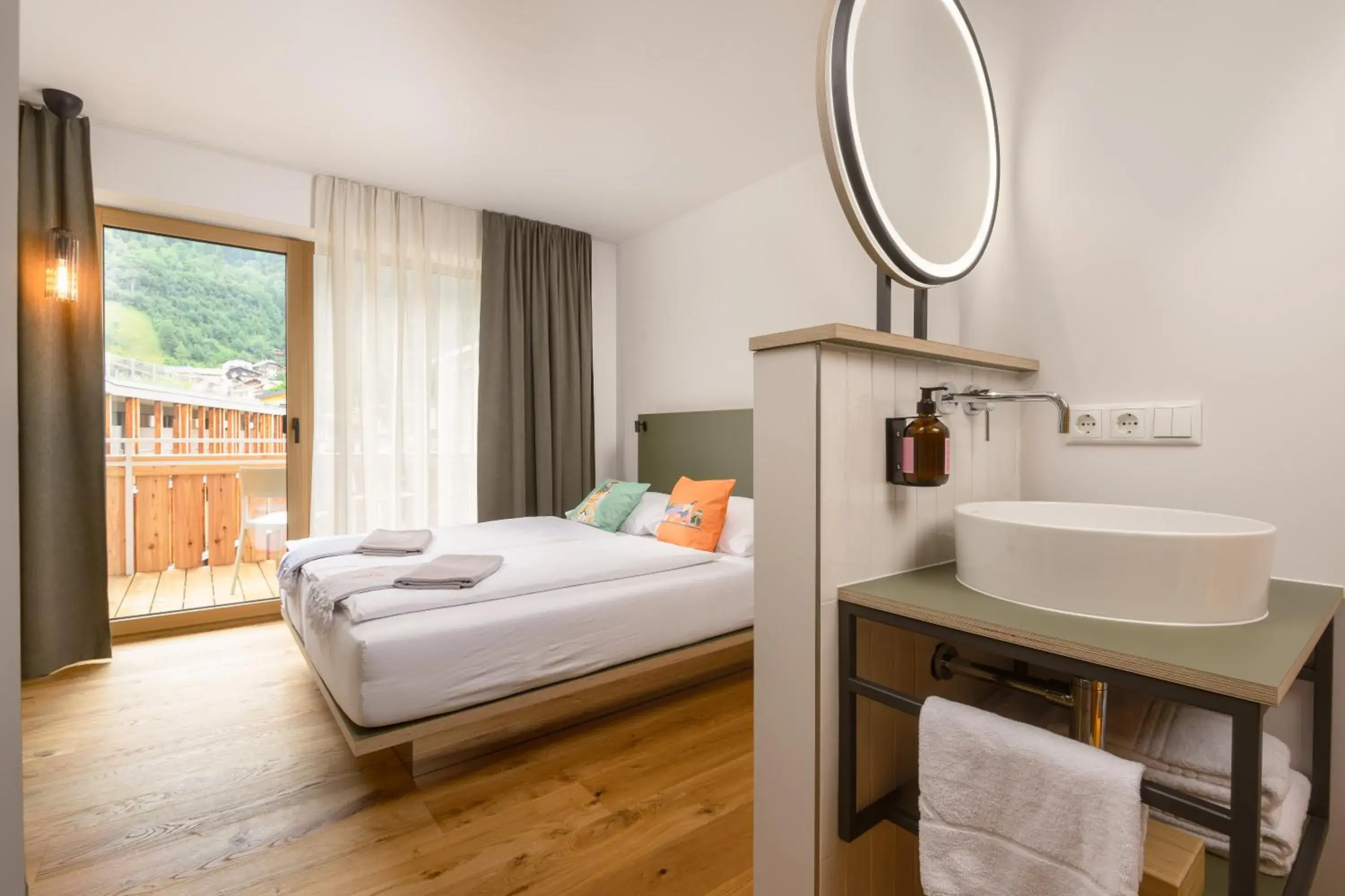 Double Room with Balcony - single occupancy in Hotel Blü Gastein Double Room with Balcony - single occupancy in Hotel Blü Gastein