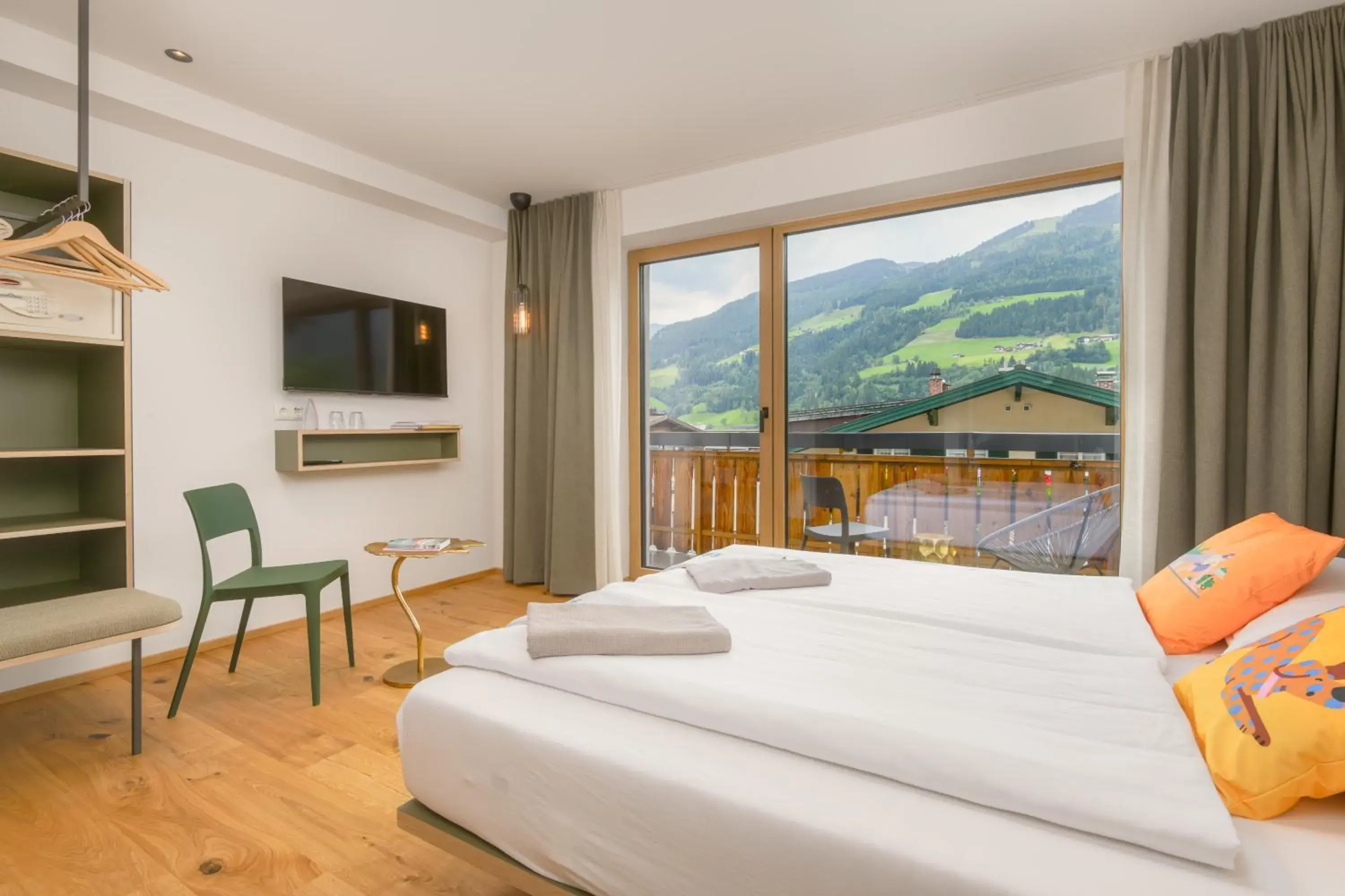 Deluxe Double Room with Balcony - single occupancy in Hotel Blü Gastein Deluxe Double Room with Balcony - single occupancy in Hotel Blü Gastein