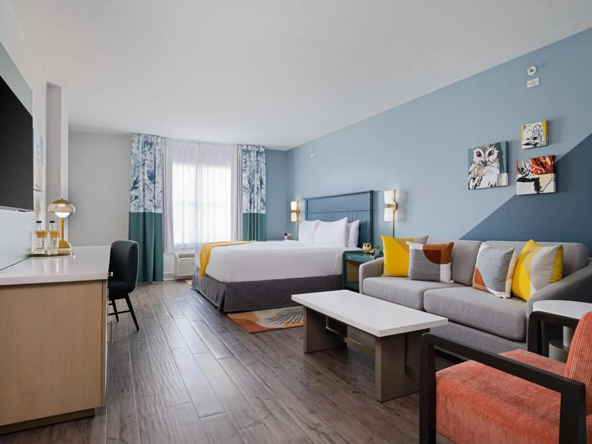 Photo of the whole room, Bed in voco Sarasota by IHG Photo of the whole room, Bed in voco Sarasota by IHG