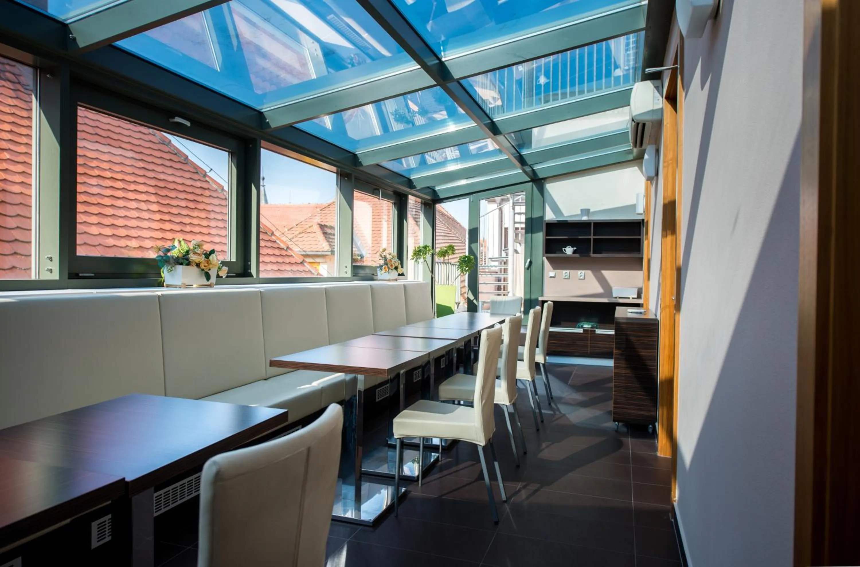 Communal lounge/ TV room in Hotel Mlynska