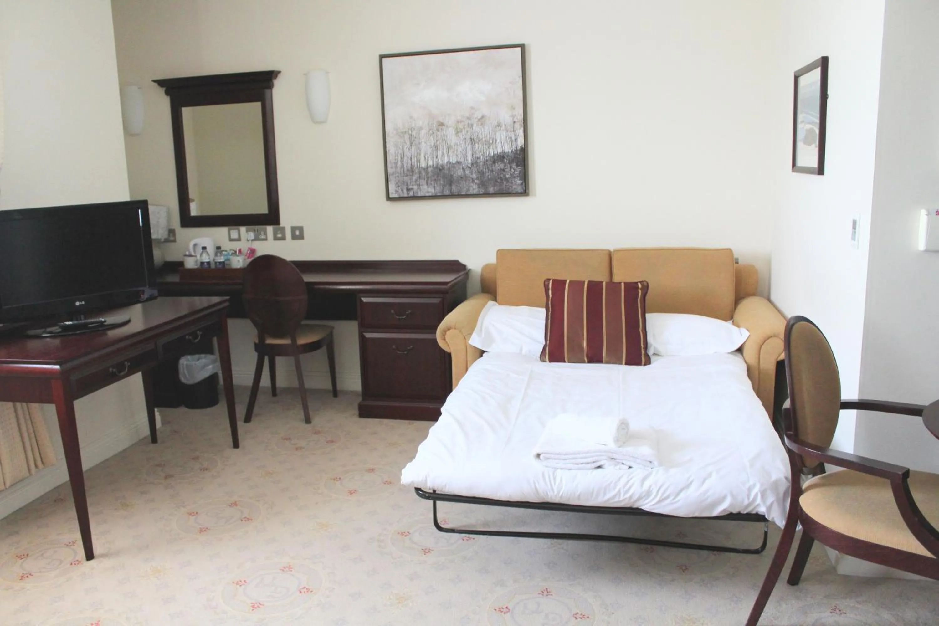 Bed in George Albert Hotel & Spa