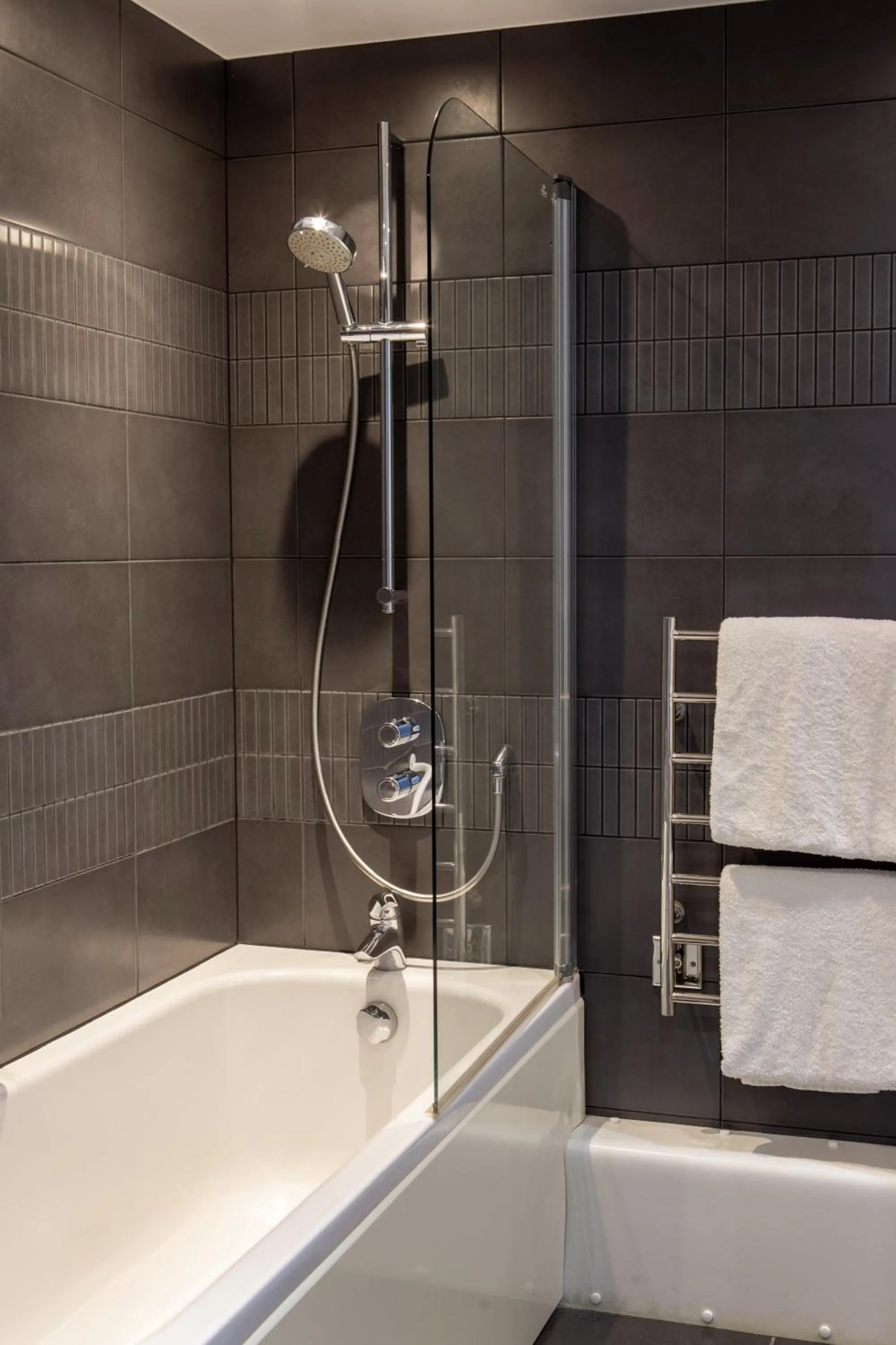 Shower in George Albert Hotel & Spa