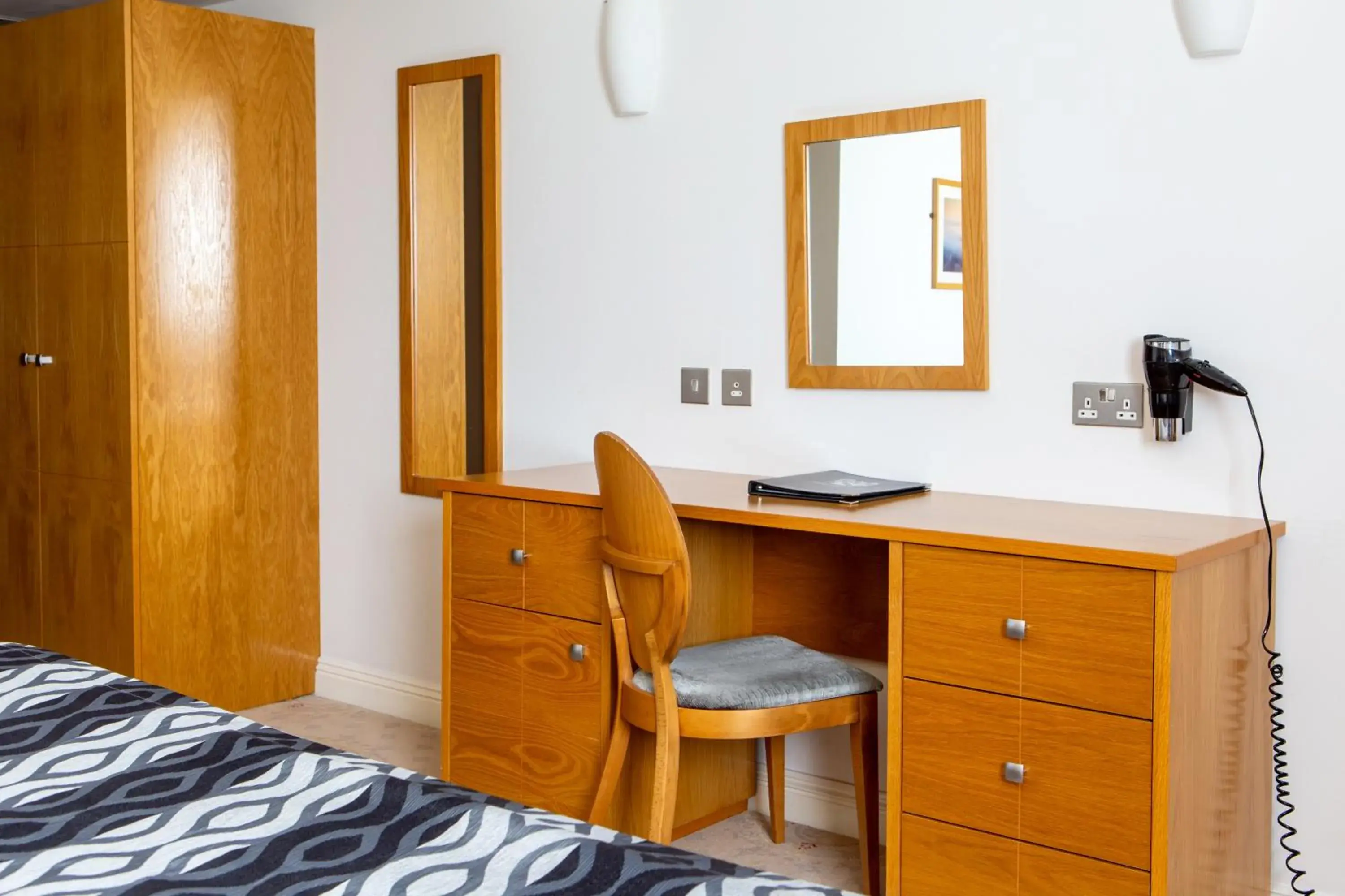 Bedroom, Bed in George Albert Hotel & Spa Bedroom, Bed in George Albert Hotel & Spa