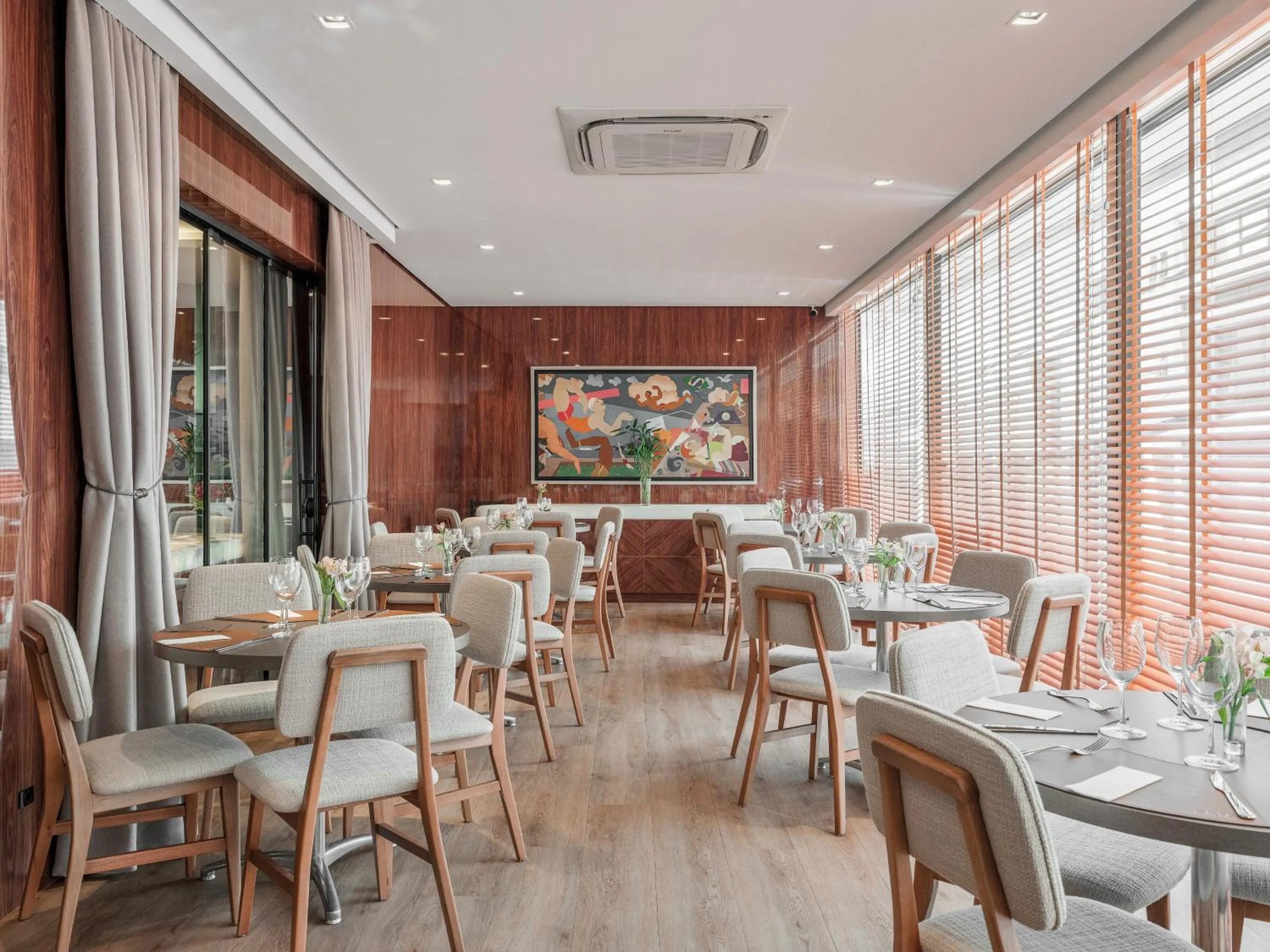 Dining area in Faial Prime Suítes