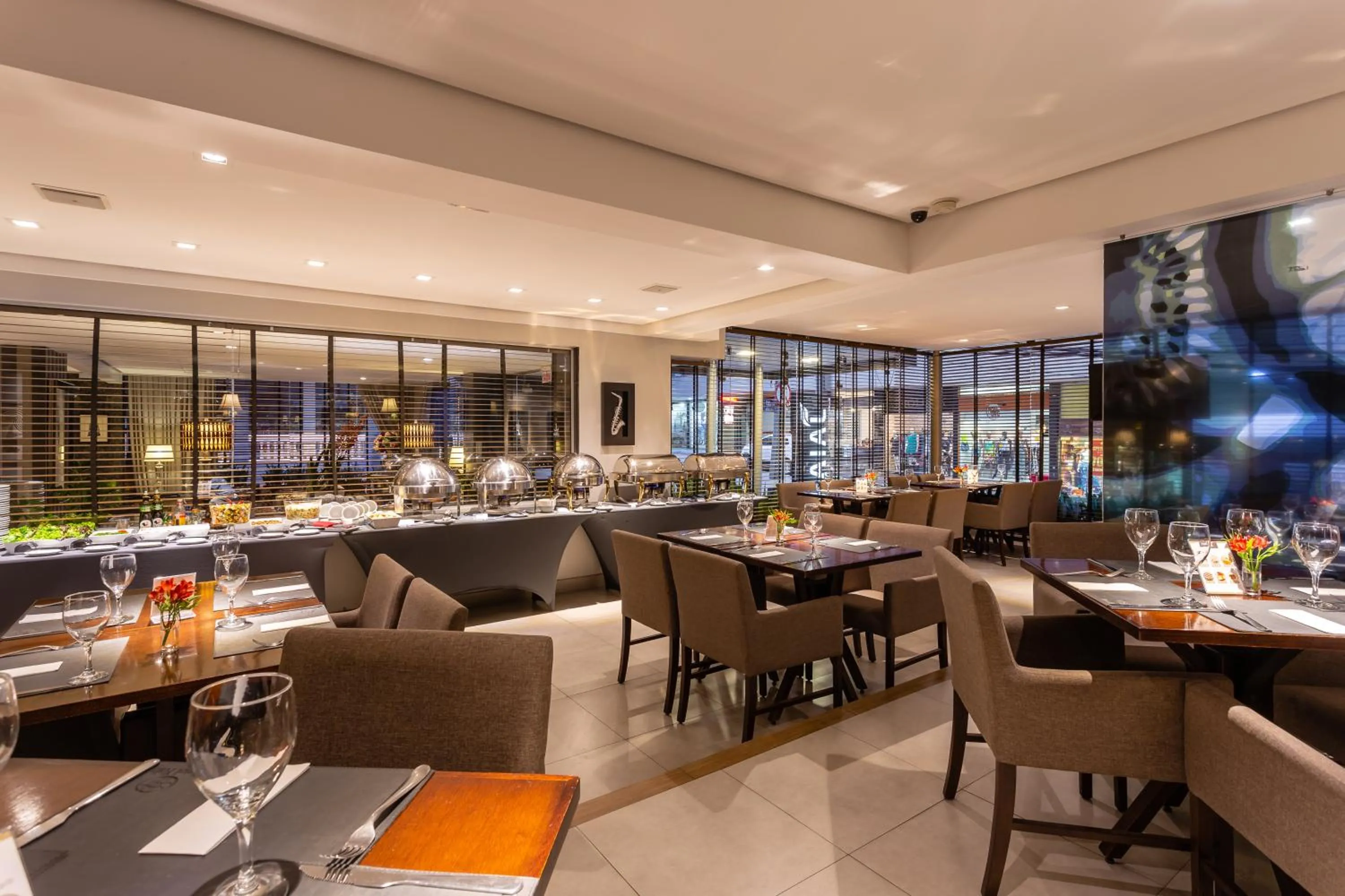 Restaurant/places to eat in Faial Prime Suítes