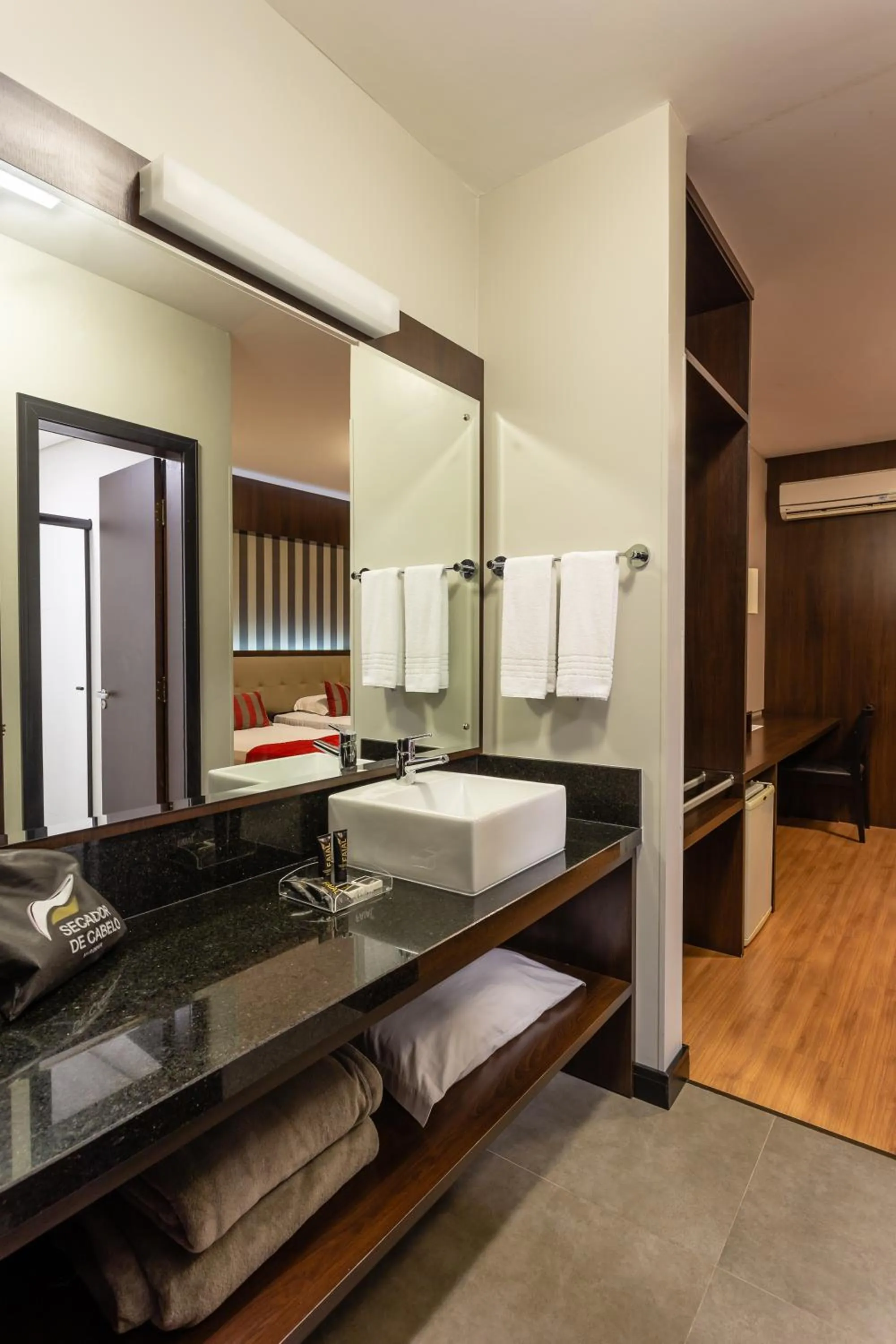 Bathroom in Faial Prime Suítes