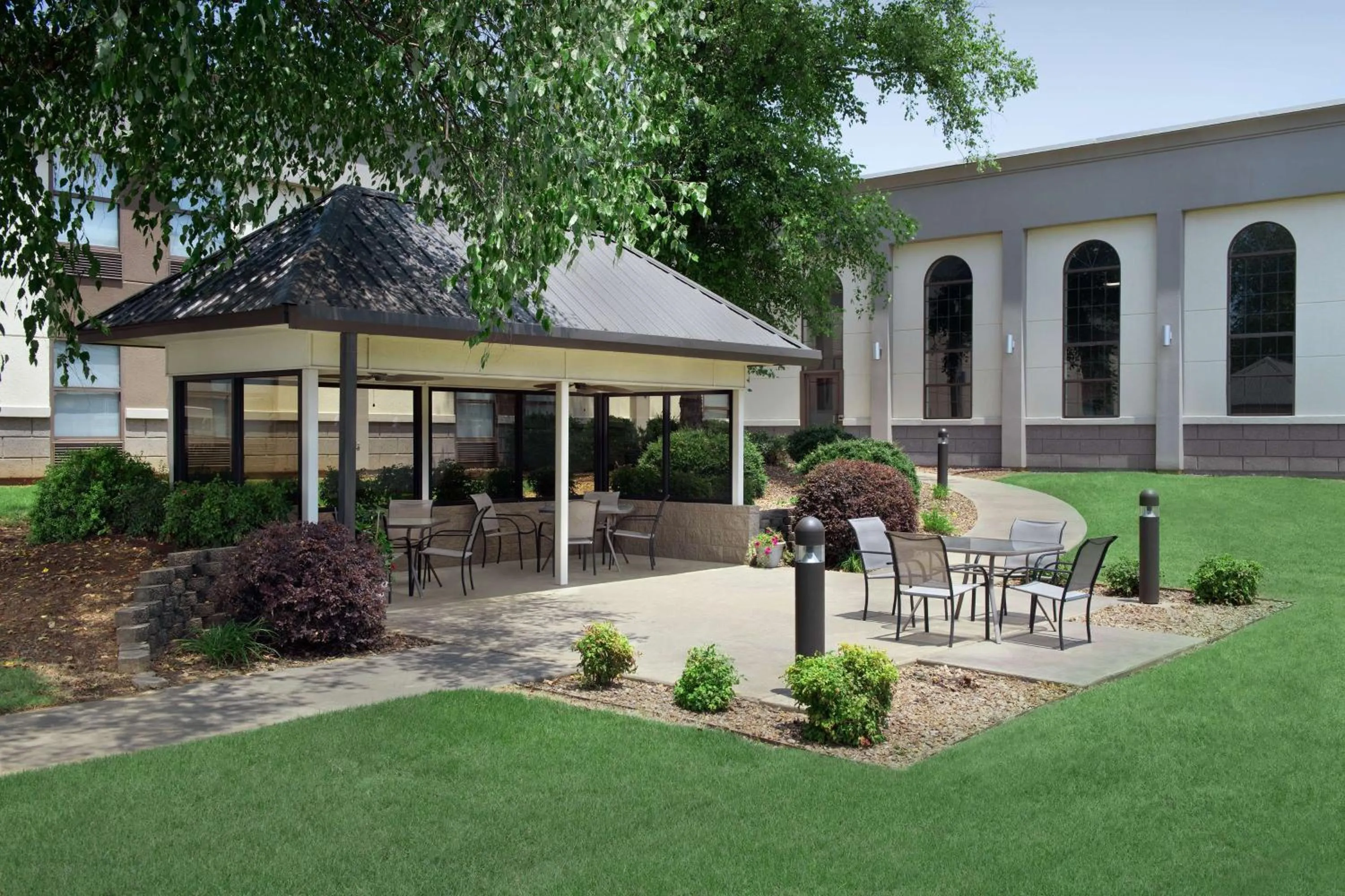 Patio in Hampton Inn Russellville