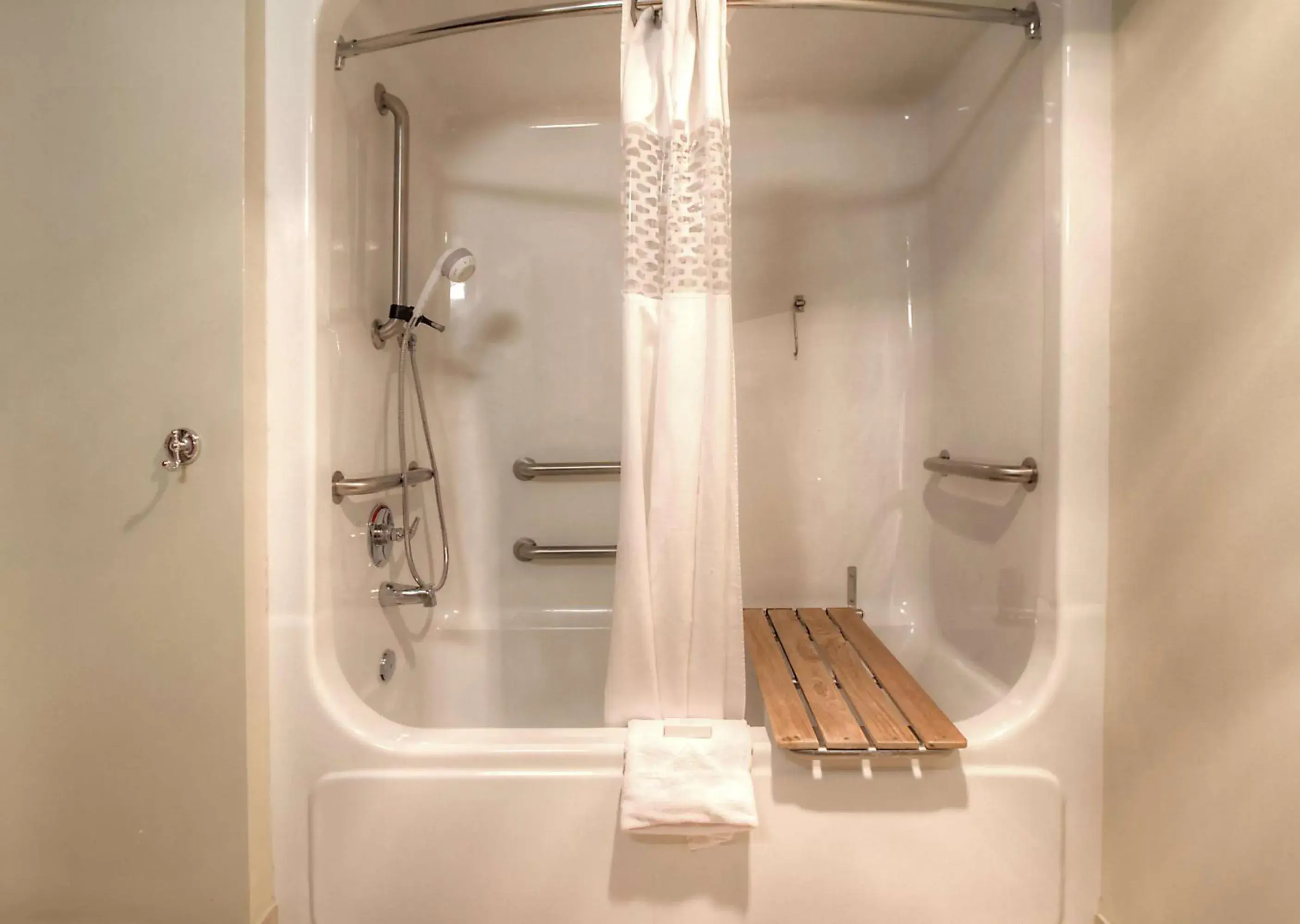 Queen Room with Two Queen Beds - Hearing Access/Non-Smoking in Hampton Inn Russellville Queen Room with Two Queen Beds - Hearing Access/Non-Smoking in Hampton Inn Russellville