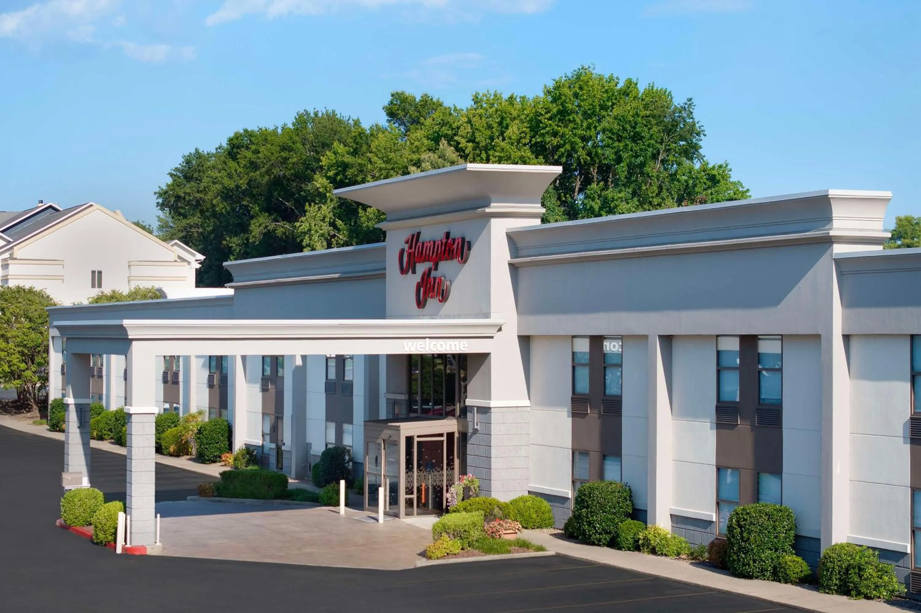 Property building in Hampton Inn Russellville