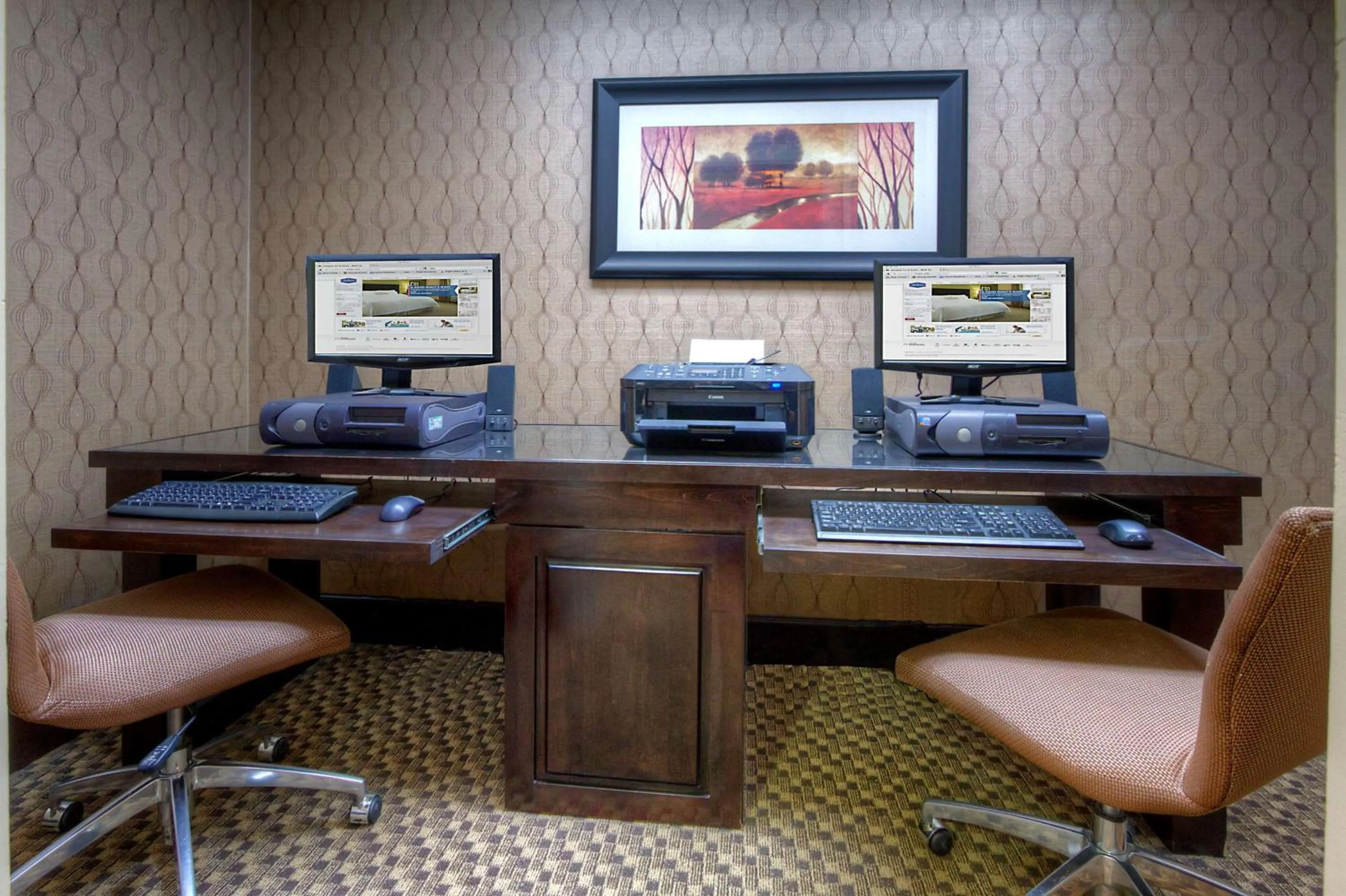 Business facilities in Hampton Inn Russellville