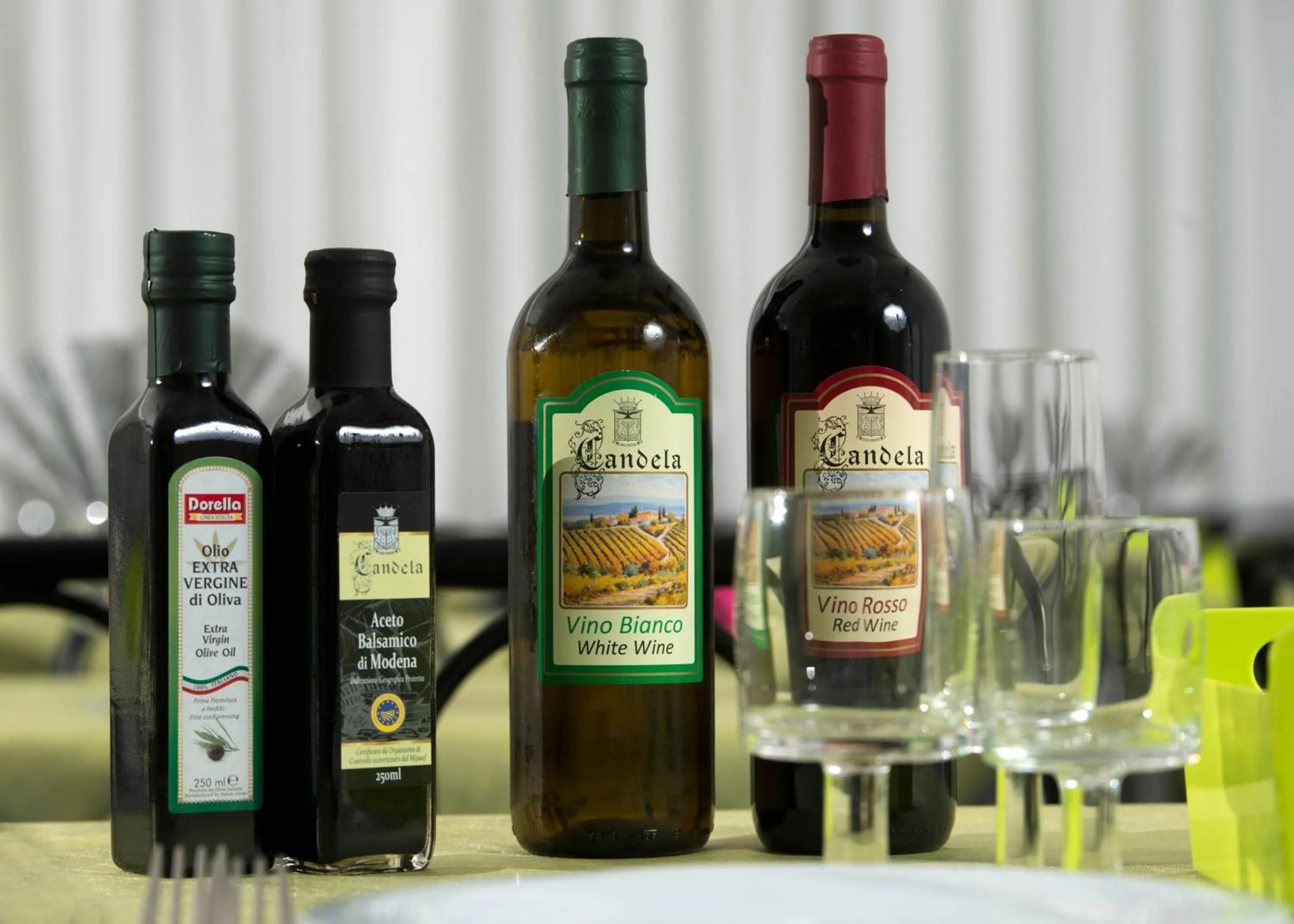 Restaurant/places to eat in Hotel Scarlet