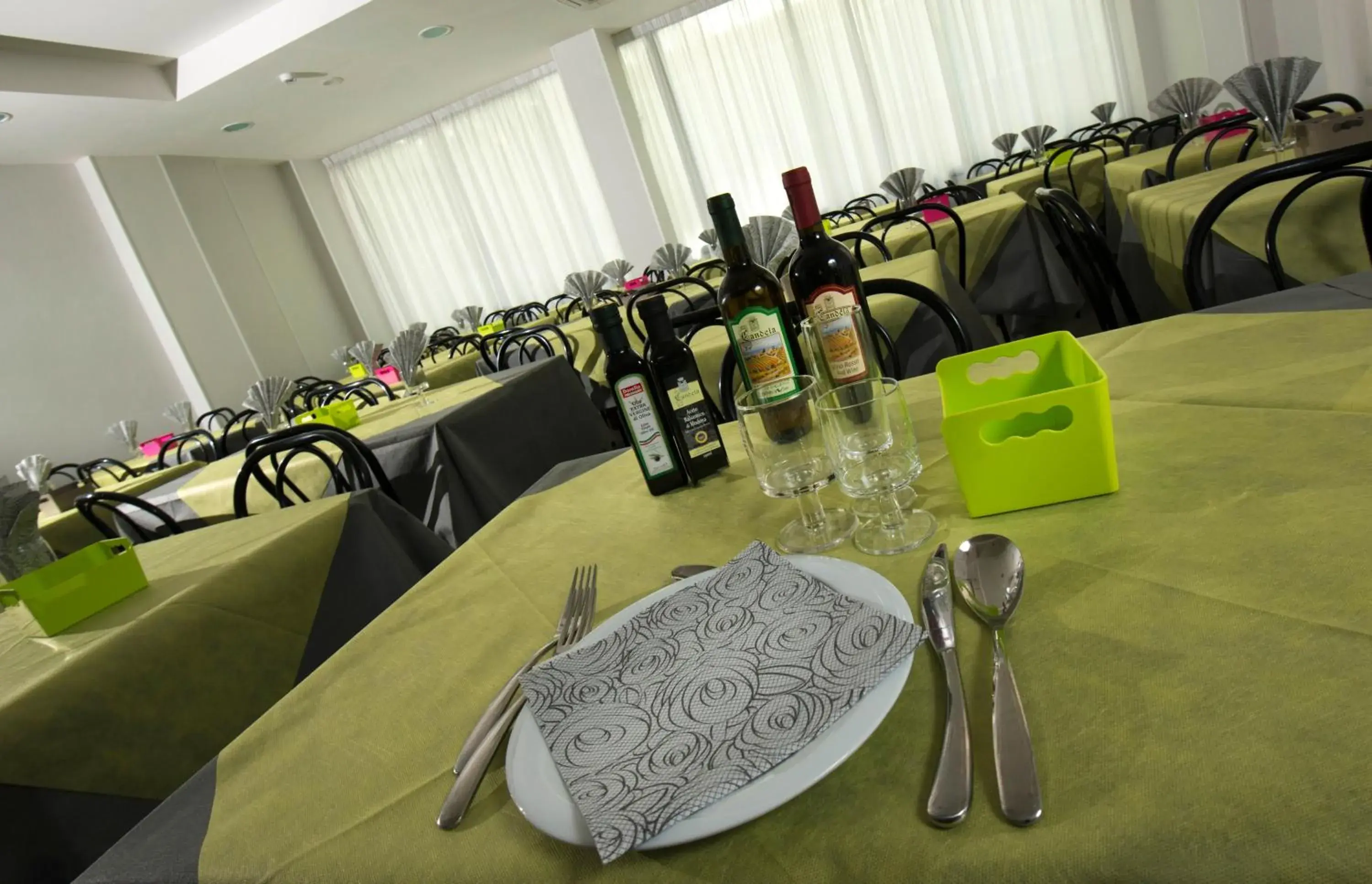 Restaurant/places to eat in Hotel Scarlet Restaurant/places to eat in Hotel Scarlet