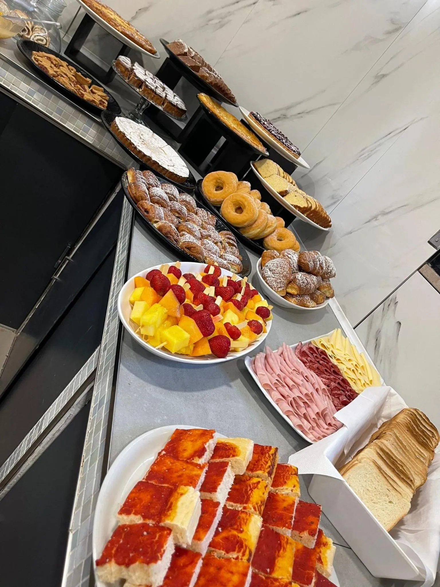 Restaurant/places to eat in Hotel Scarlet