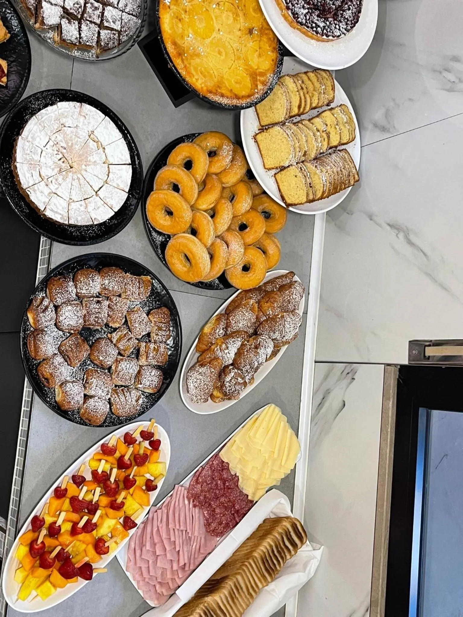 Restaurant/places to eat in Hotel Scarlet