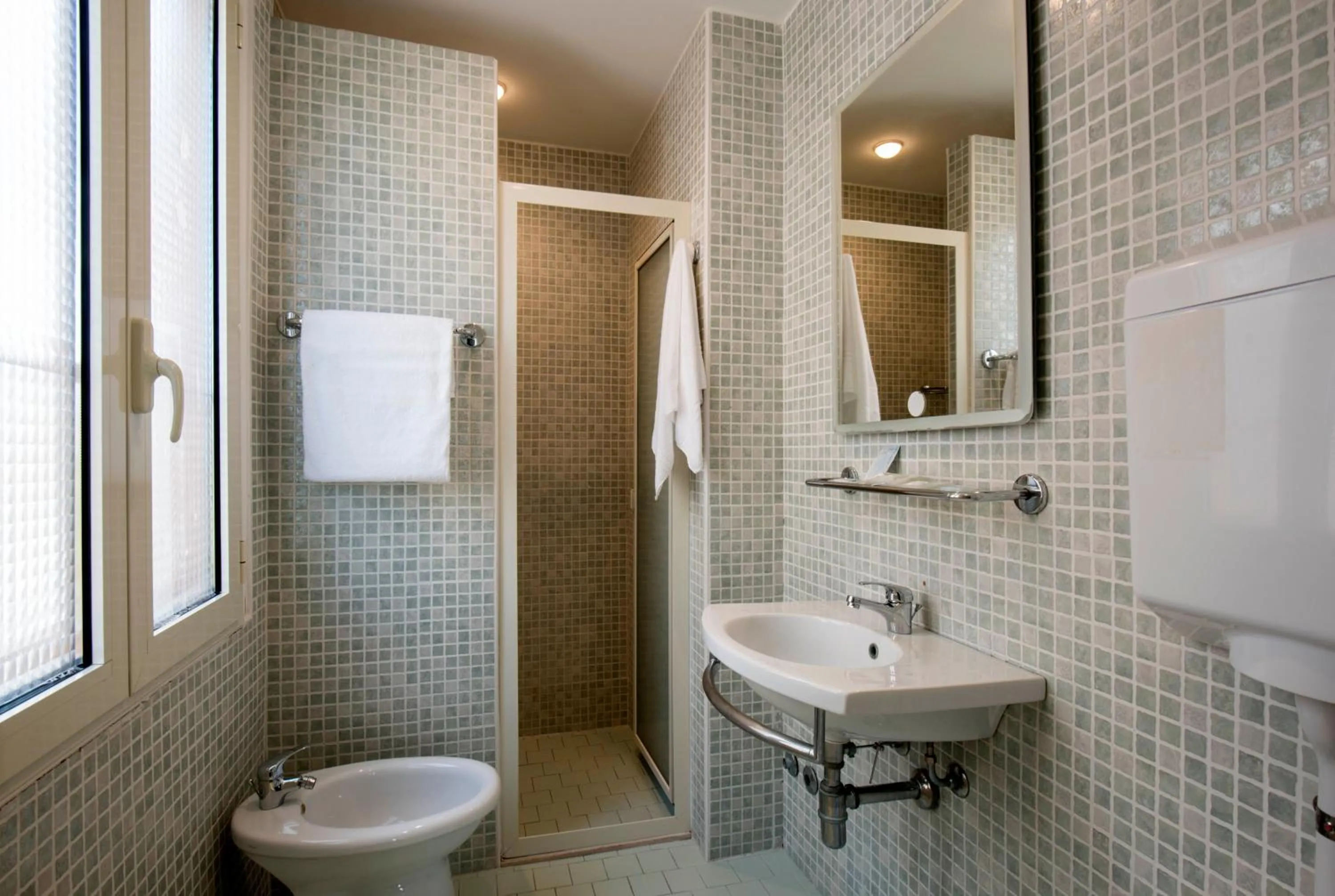 Shower in Hotel Scarlet