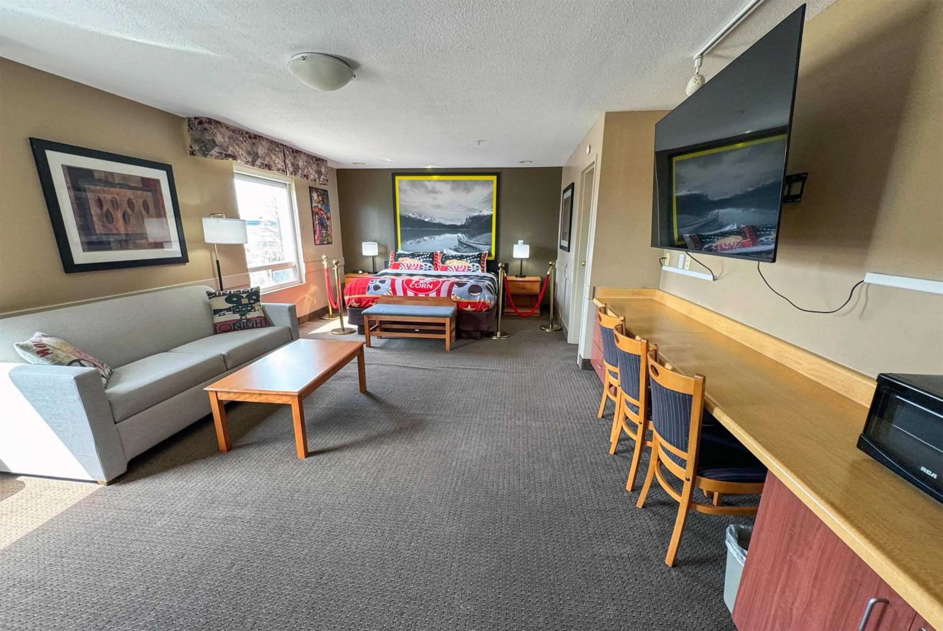 Photo of the whole room, Bed in Super 8 by Wyndham Edmonton South