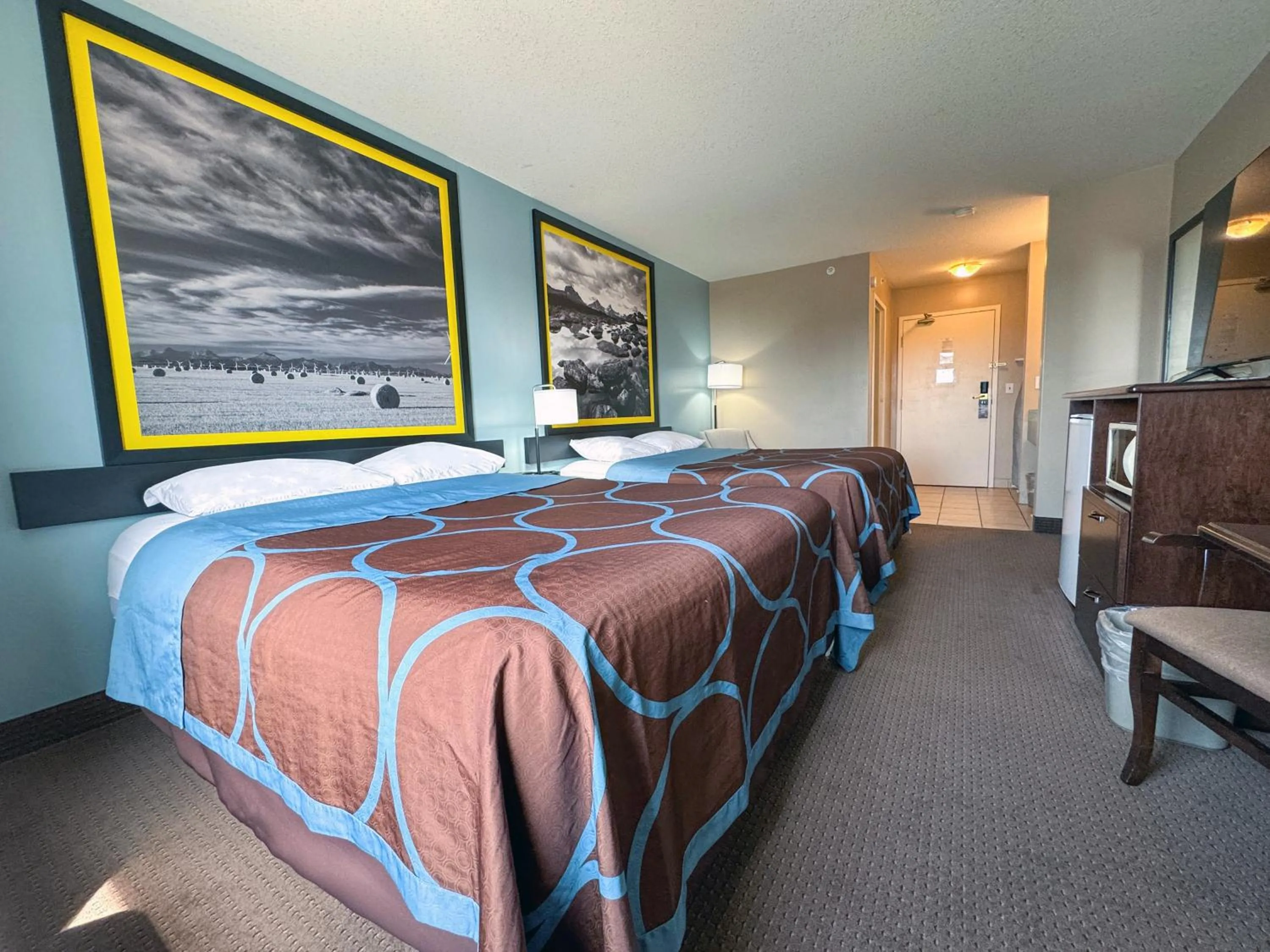 Bedroom, Bed in Super 8 by Wyndham Edmonton South