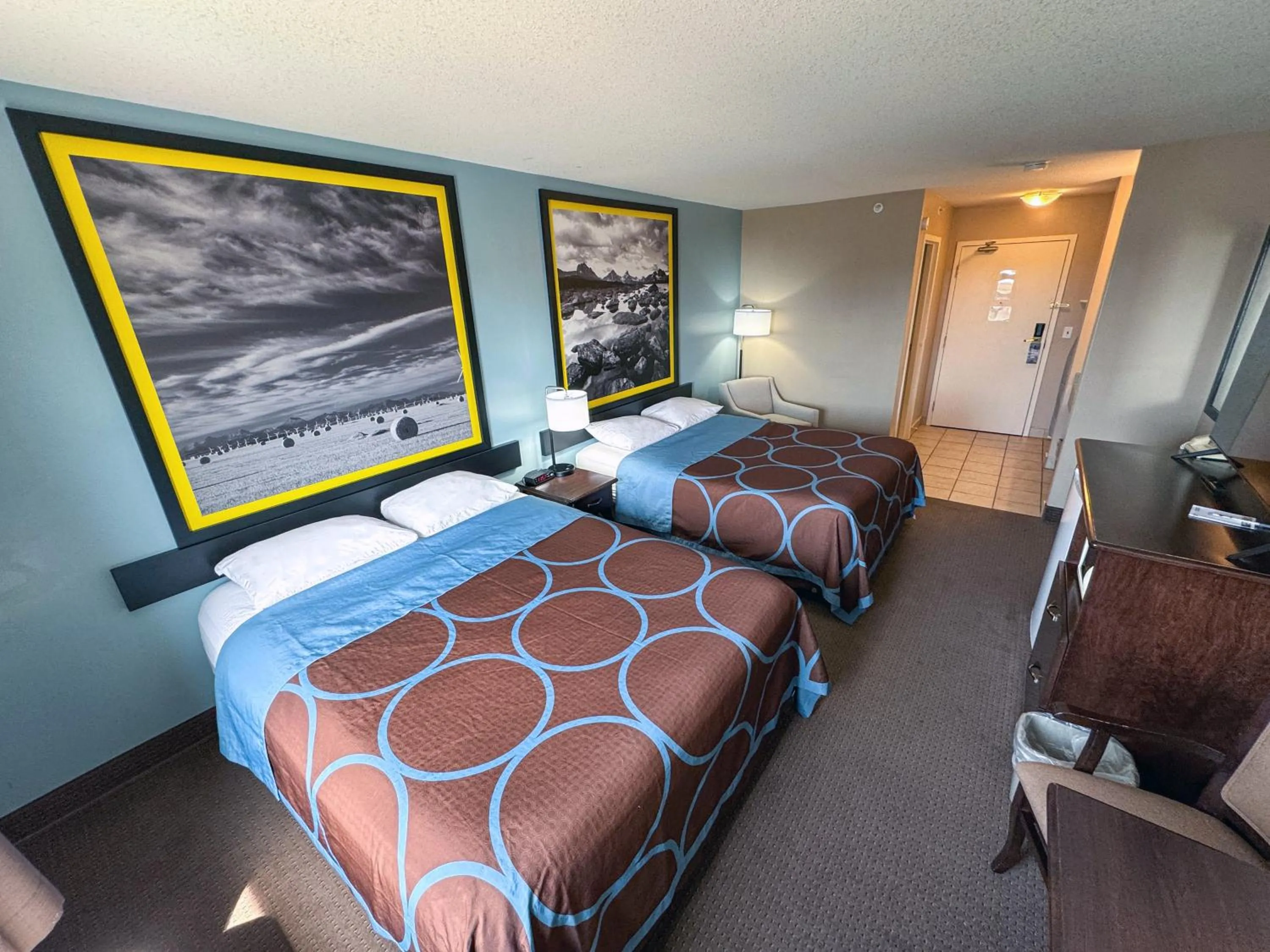 Bedroom, Bed in Super 8 by Wyndham Edmonton South