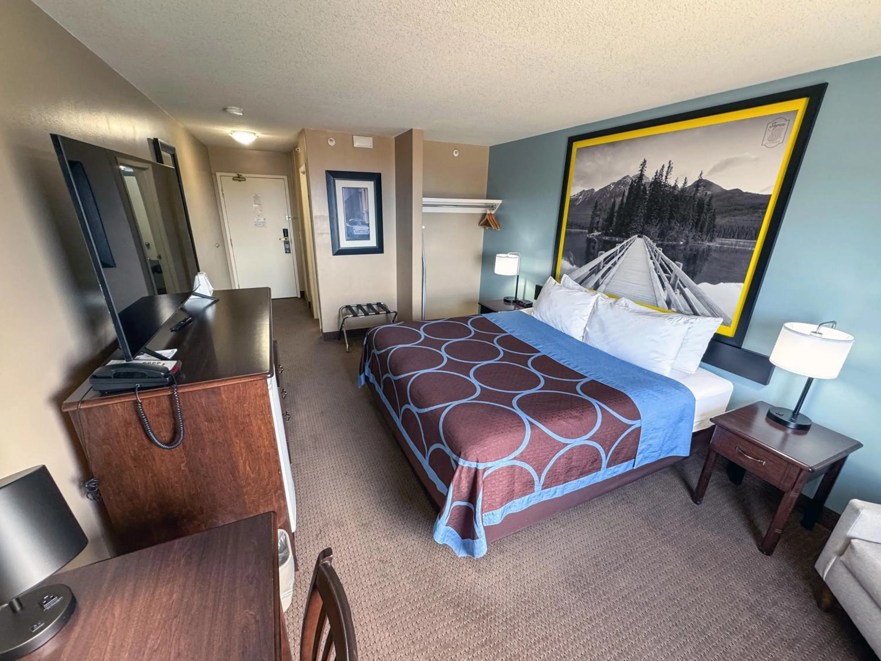 Bedroom, Bed in Super 8 by Wyndham Edmonton South