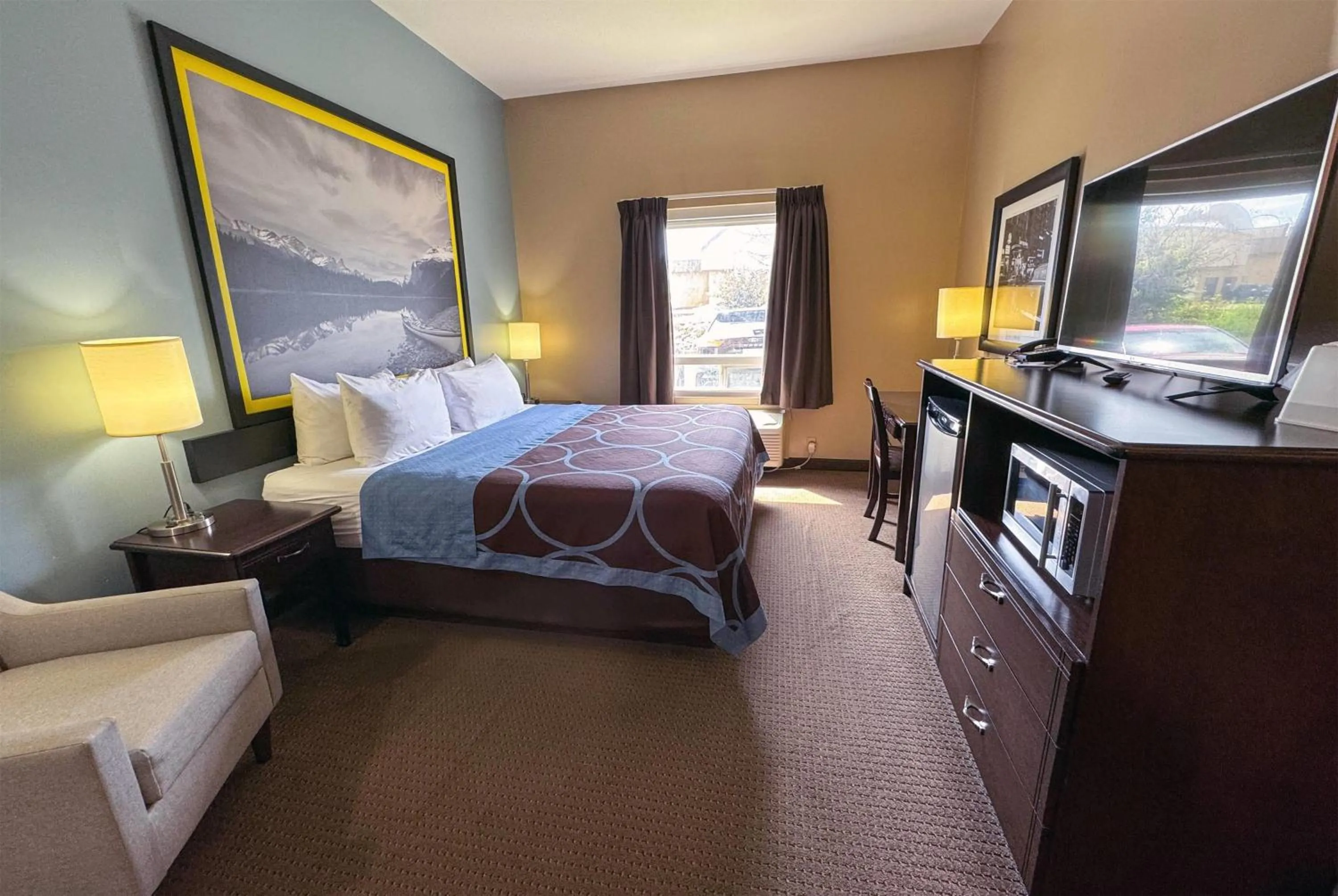 Photo of the whole room, Bed in Super 8 by Wyndham Edmonton South
