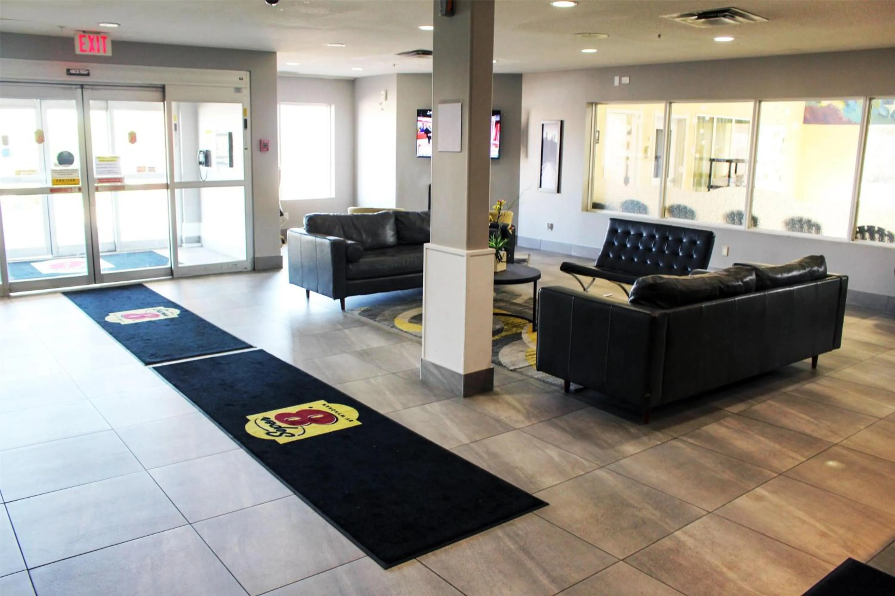 Lobby or reception in Super 8 by Wyndham Edmonton South