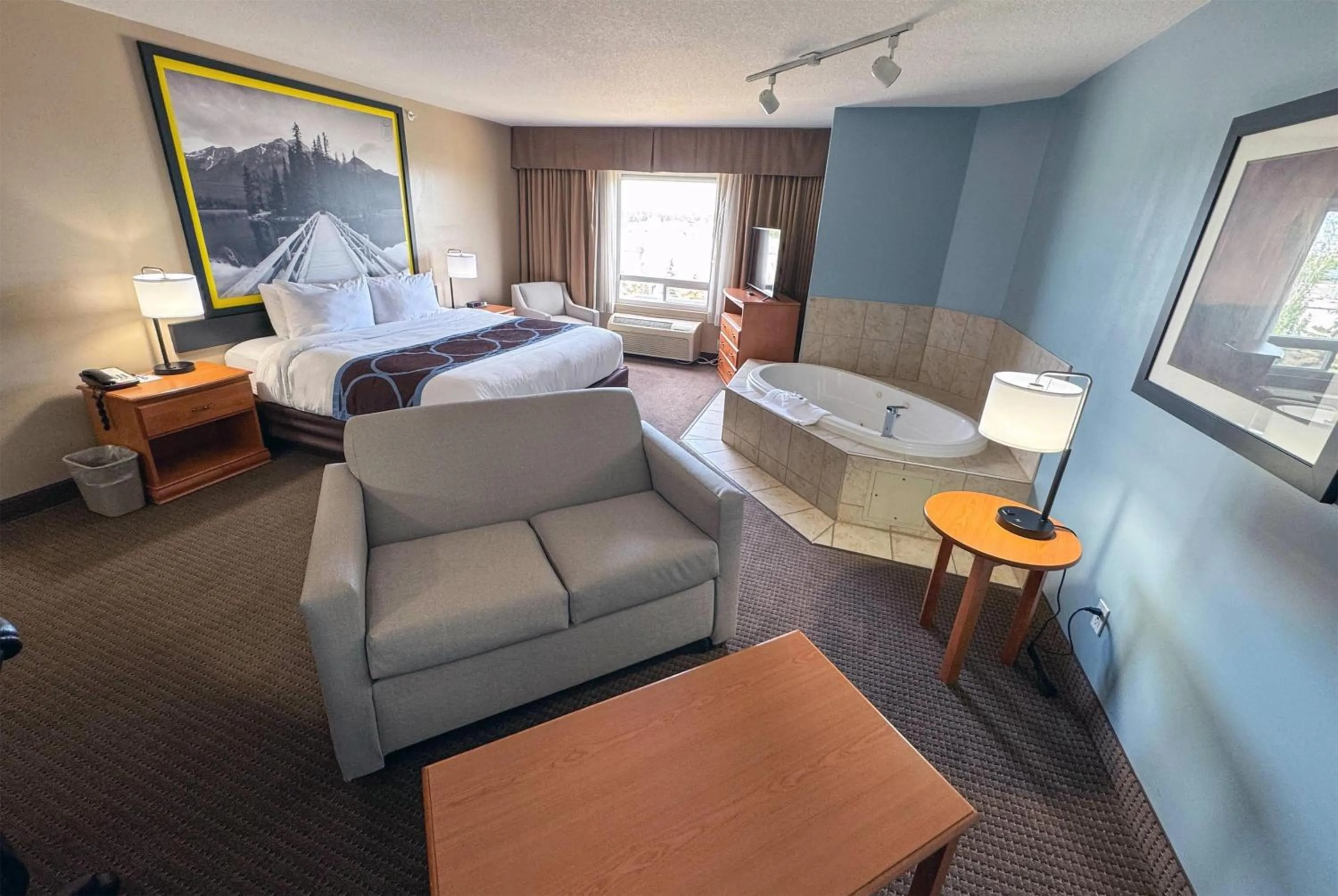 Photo of the whole room, Bed in Super 8 by Wyndham Edmonton South