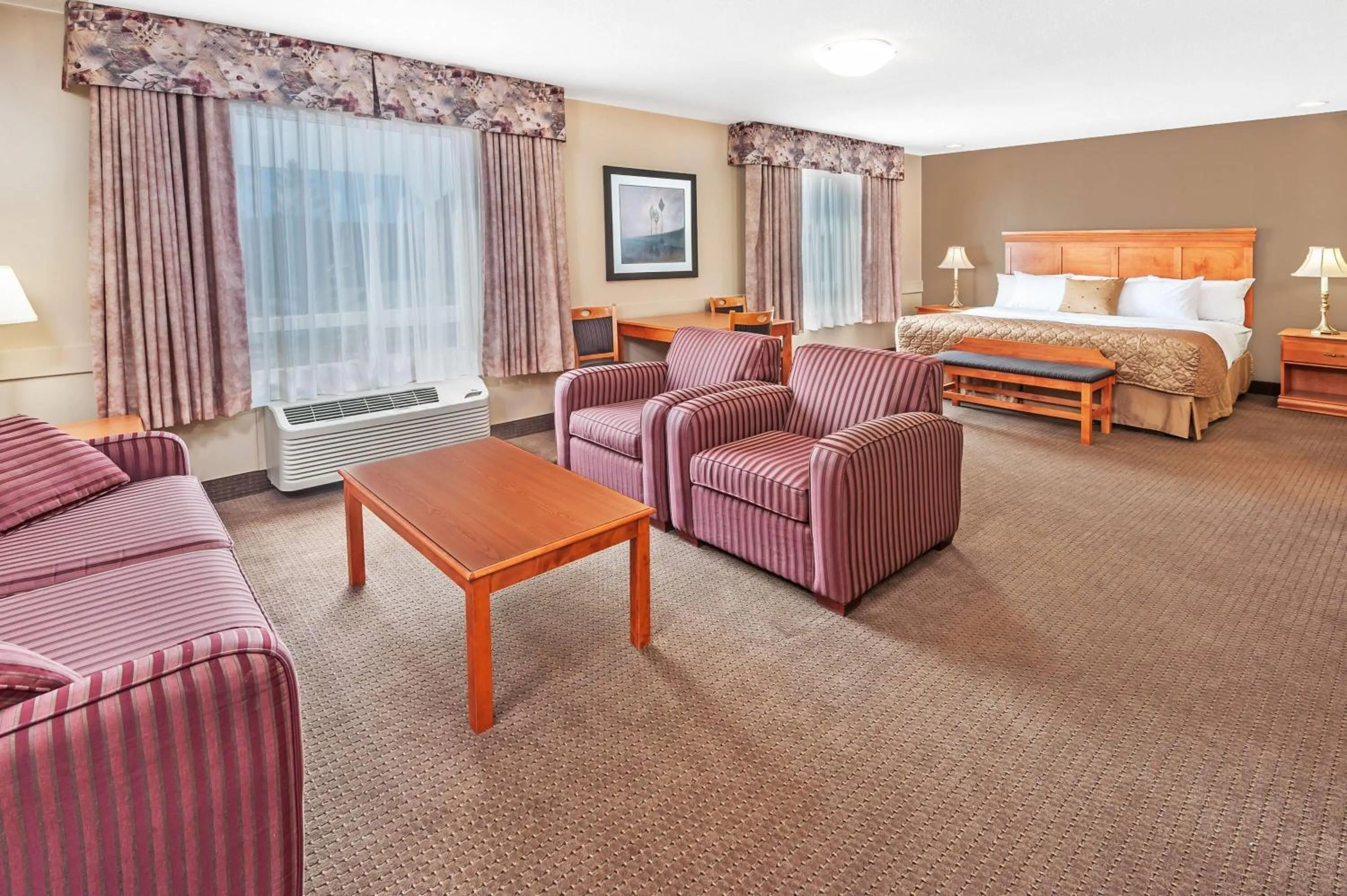 Photo of the whole room, Bed in Super 8 by Wyndham Edmonton South