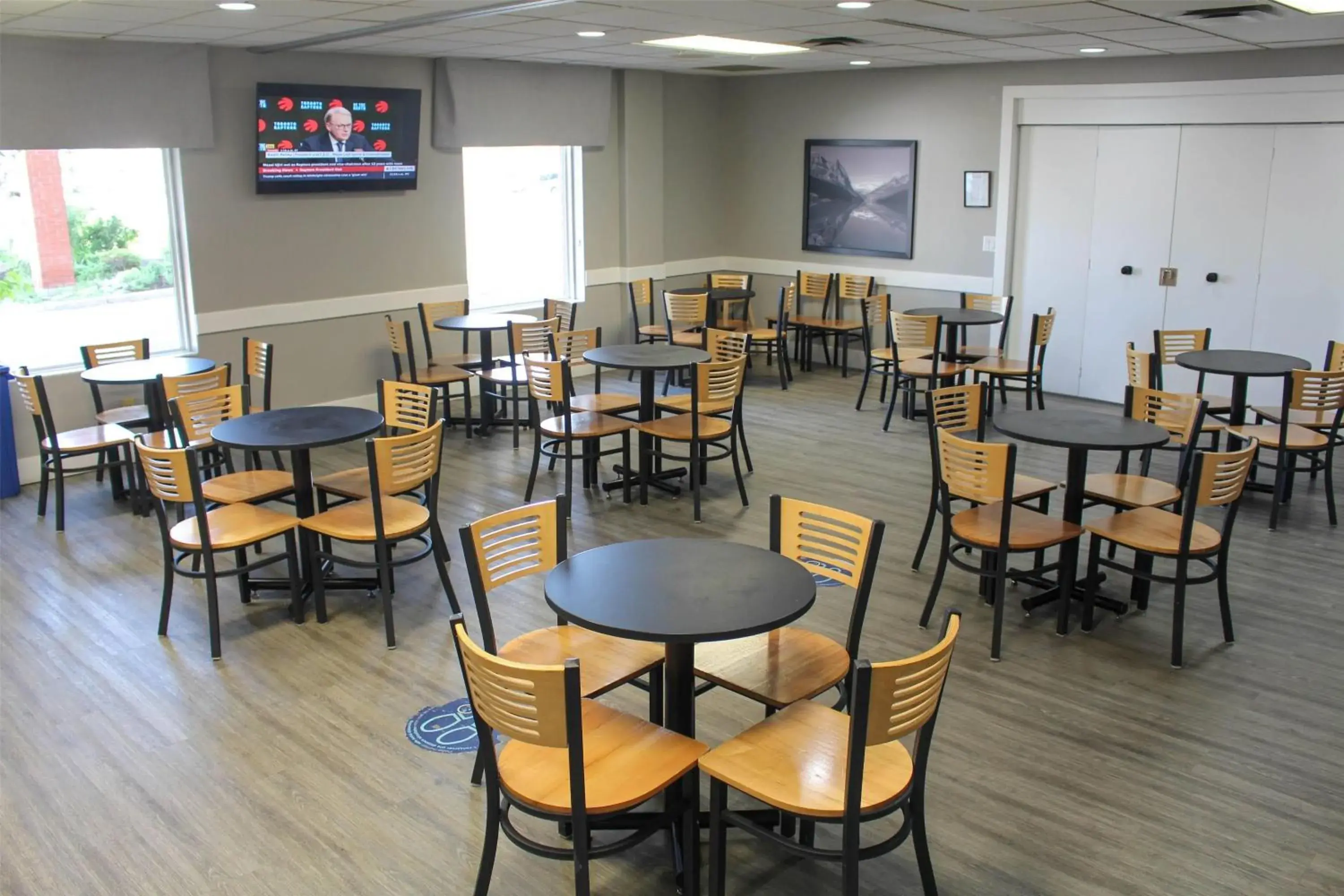 Breakfast in Super 8 by Wyndham Edmonton South Breakfast in Super 8 by Wyndham Edmonton South