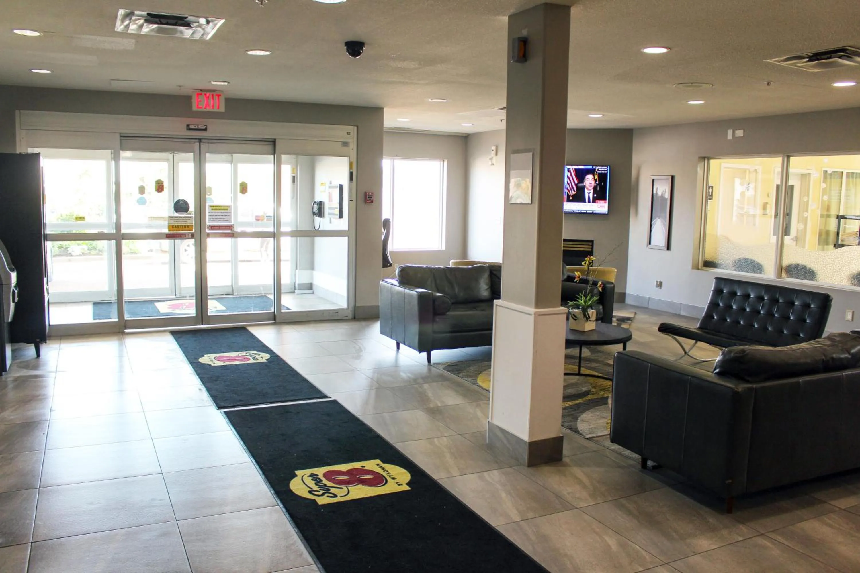 Lobby or reception in Super 8 by Wyndham Edmonton South