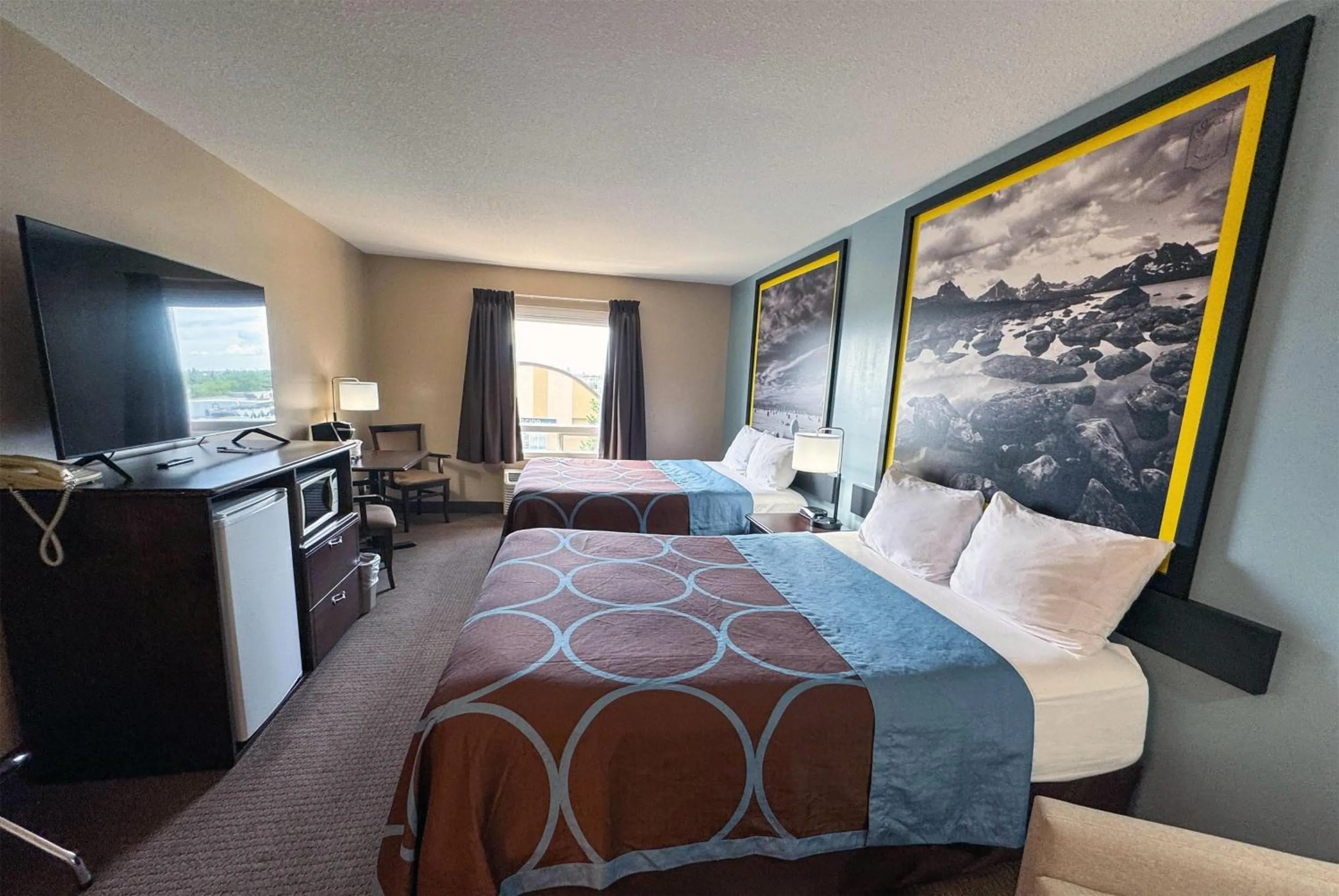 Photo of the whole room, Bed in Super 8 by Wyndham Edmonton South