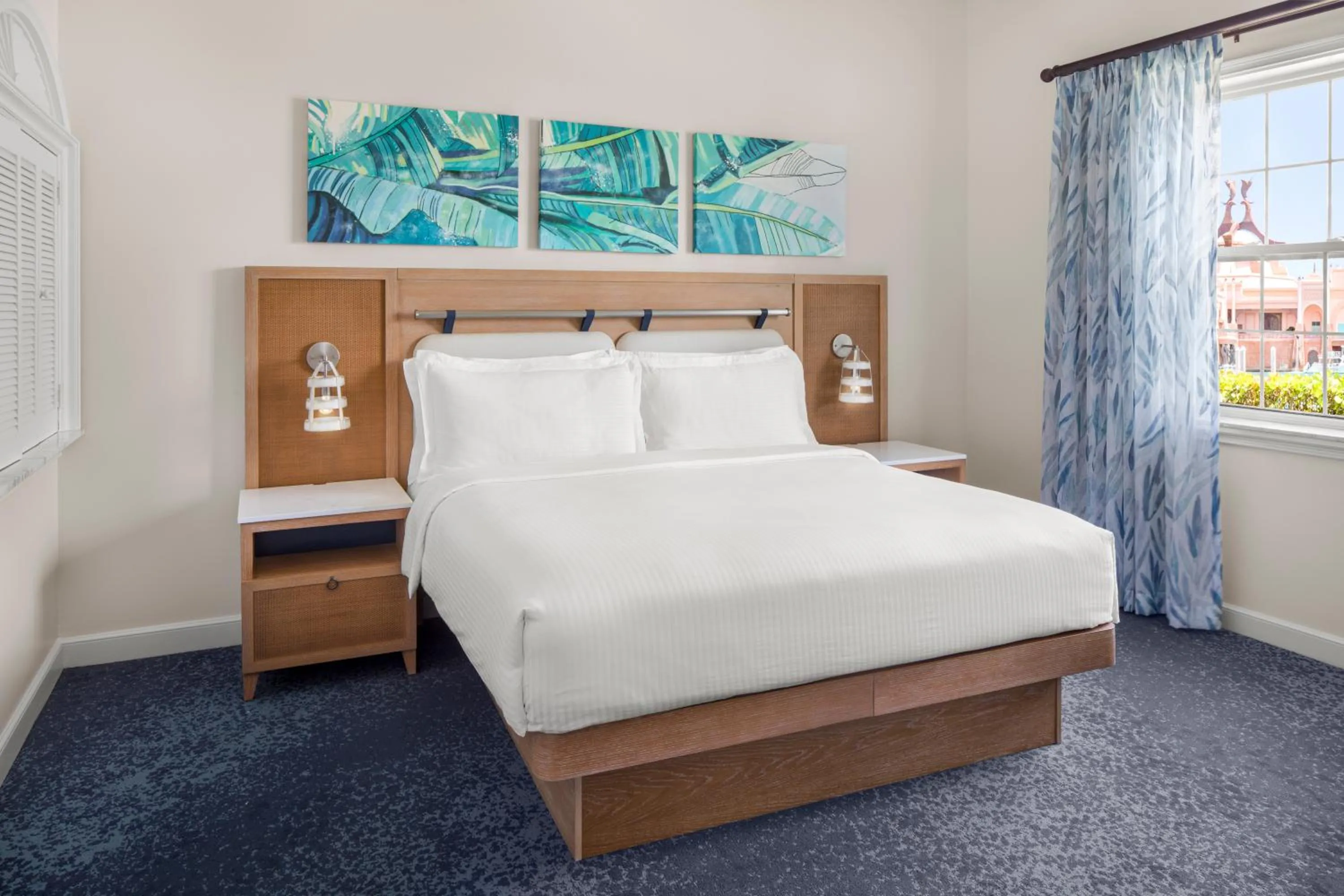 Bedroom, Bed in Harborside Resort & Vacation Rentals at Atlantis