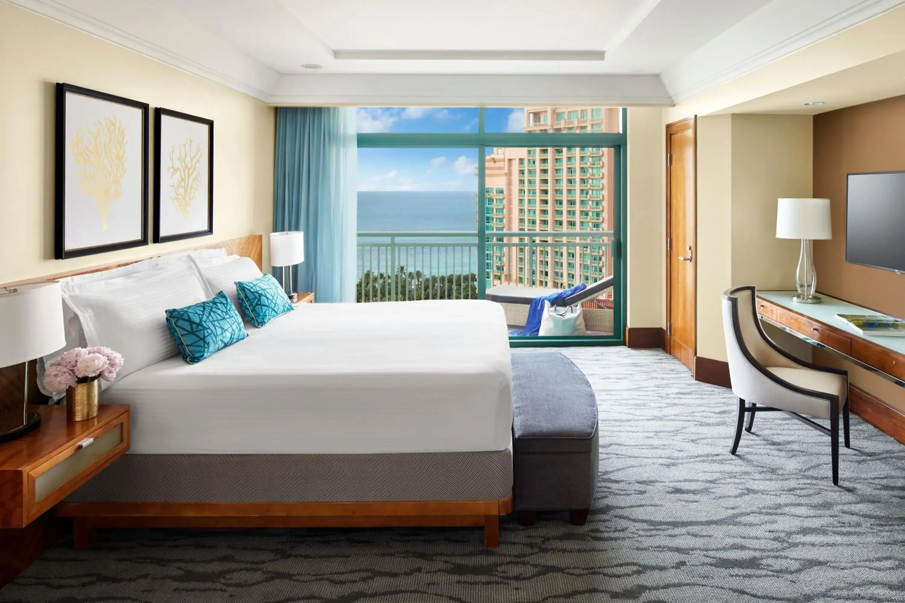 Photo of the whole room, Bed in The Reef at Atlantis Photo of the whole room, Bed in The Reef at Atlantis