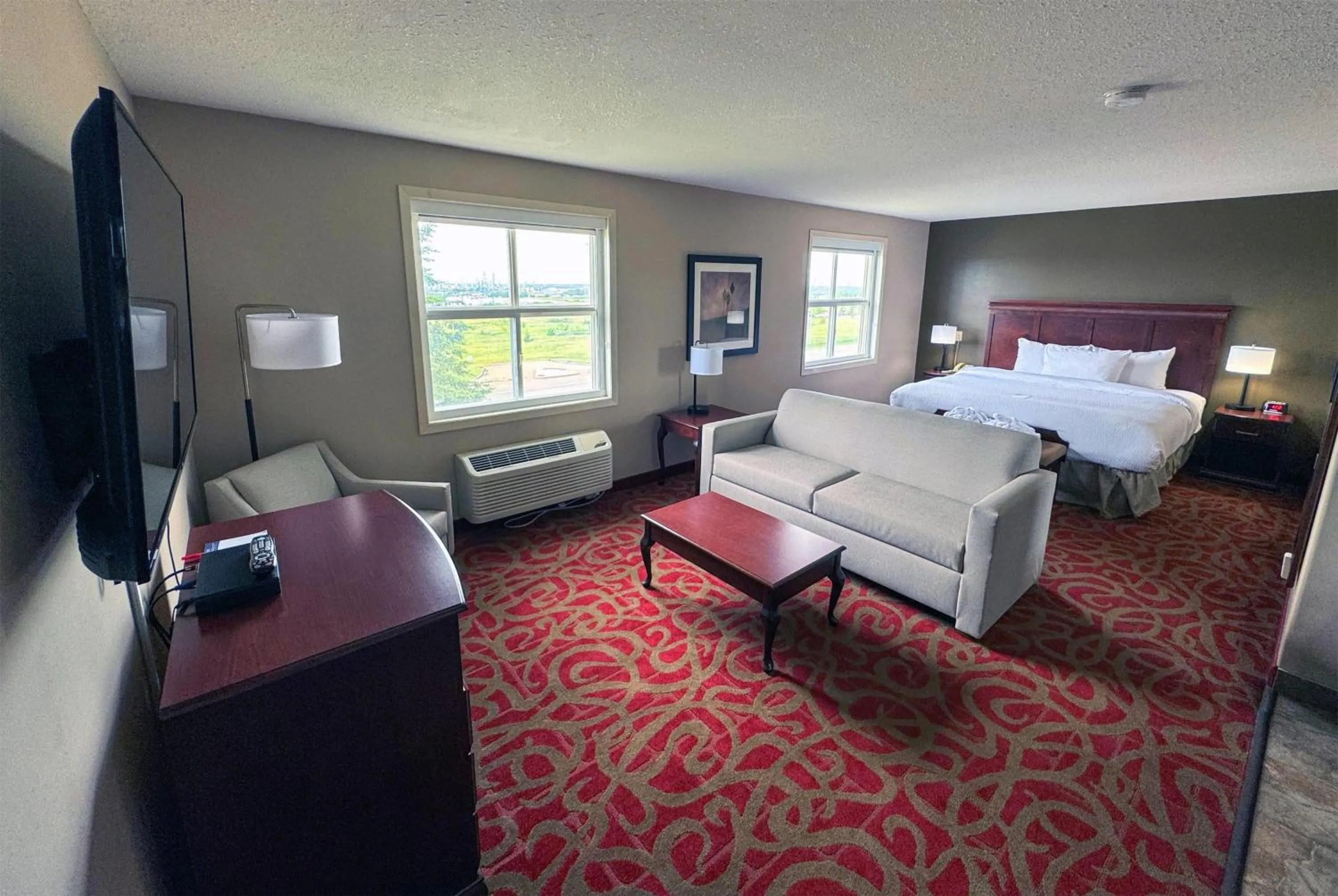 Photo of the whole room, Bed in Ramada by Wyndham Sherwood Park