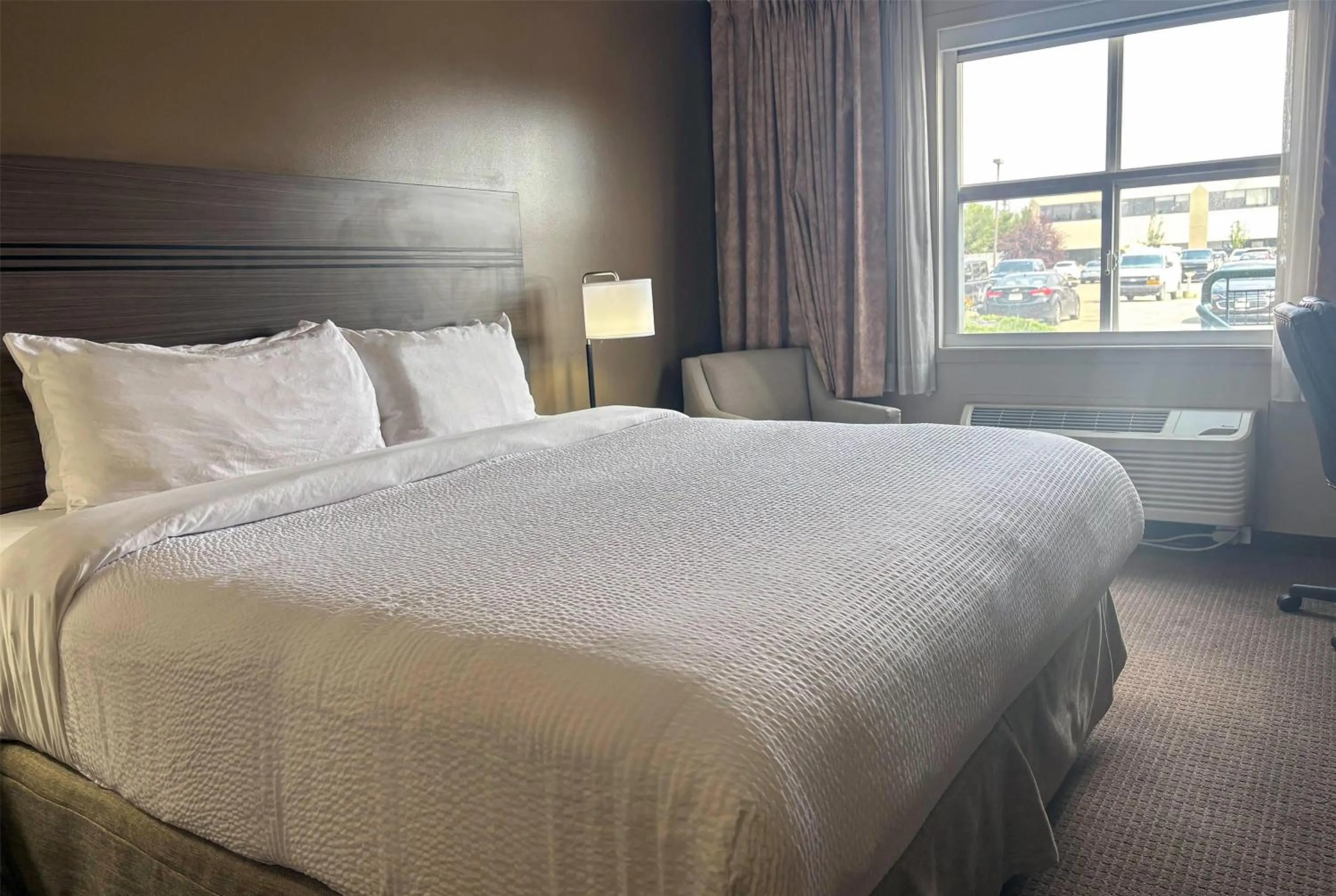 Photo of the whole room, Bed in Ramada by Wyndham Sherwood Park