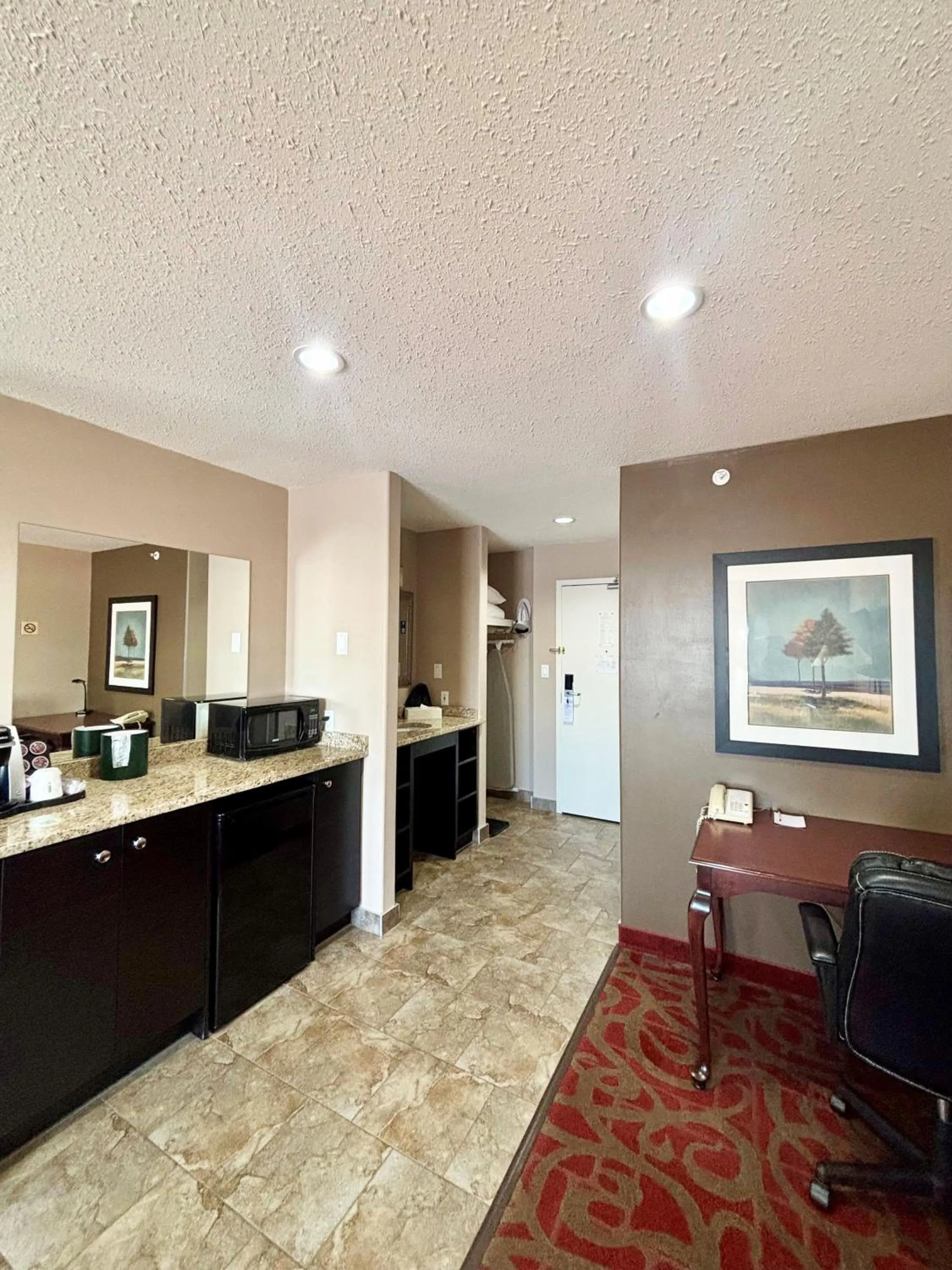 Coffee/tea facilities in Ramada by Wyndham Sherwood Park