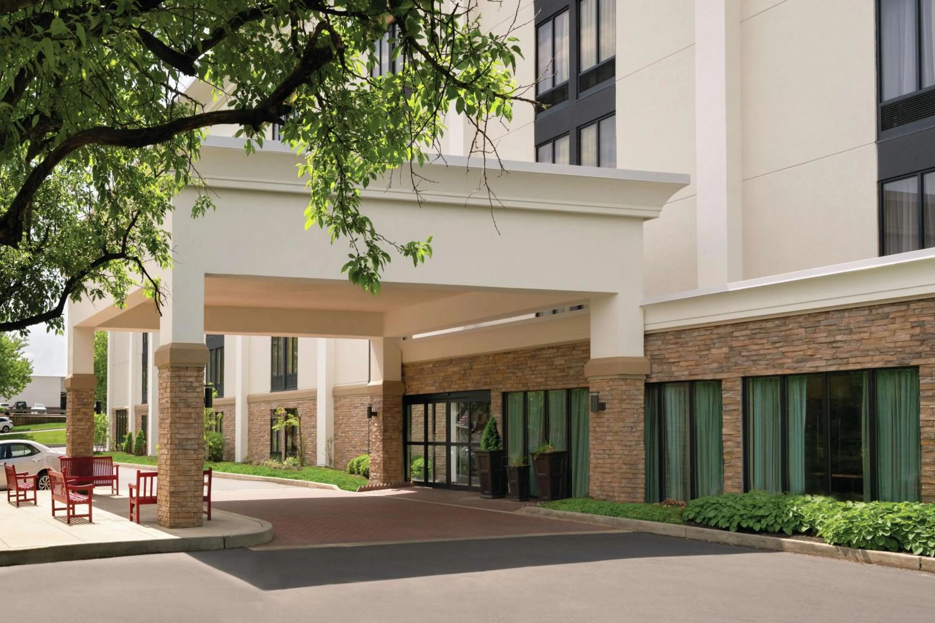 Property building in Hampton Inn Reading/Wyomissing