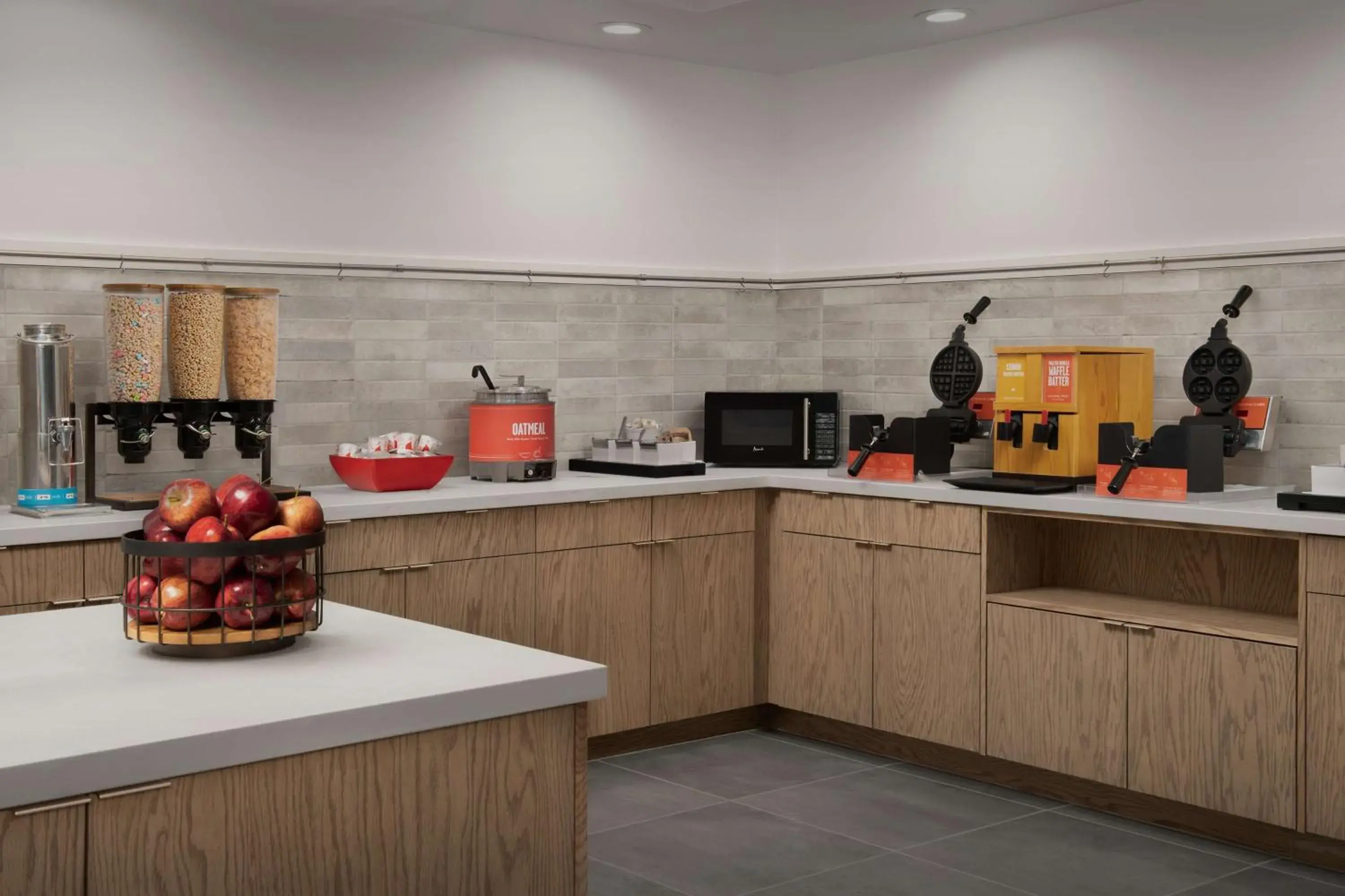 Breakfast in Hampton Inn & Suites Paso Robles Breakfast in Hampton Inn & Suites Paso Robles