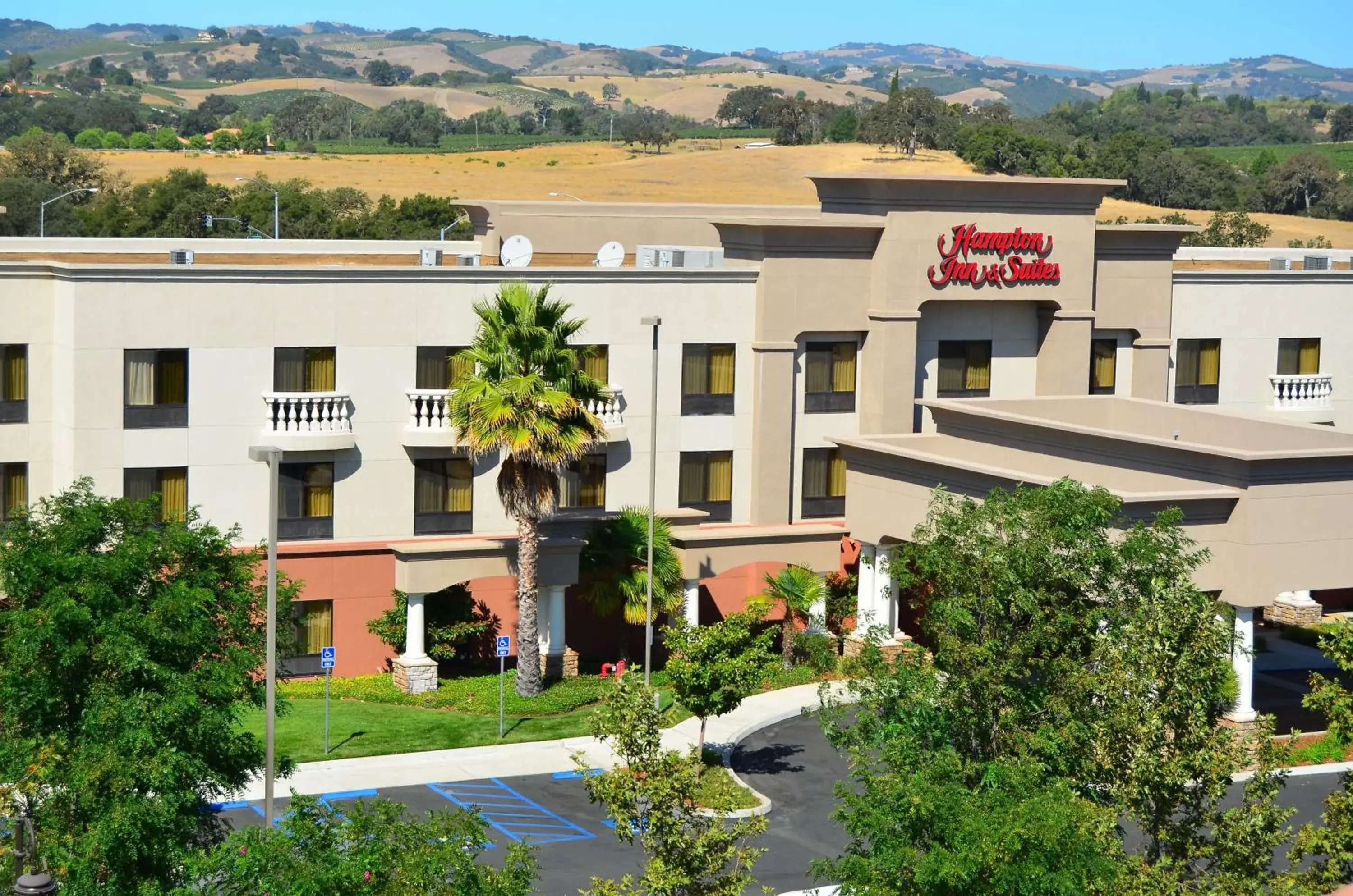 Property building in Hampton Inn & Suites Paso Robles Property building in Hampton Inn & Suites Paso Robles