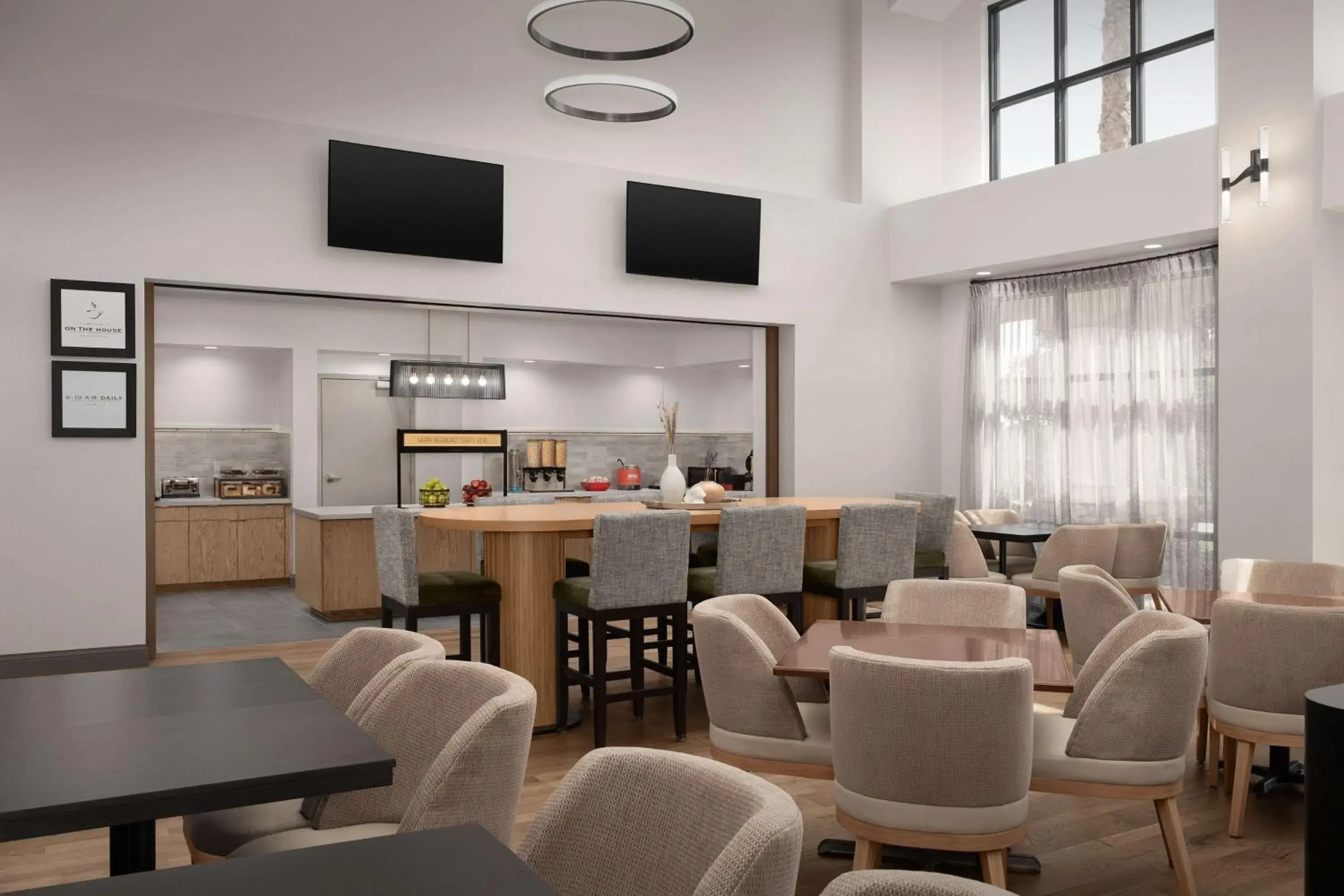 Breakfast in Hampton Inn & Suites Paso Robles Breakfast in Hampton Inn & Suites Paso Robles