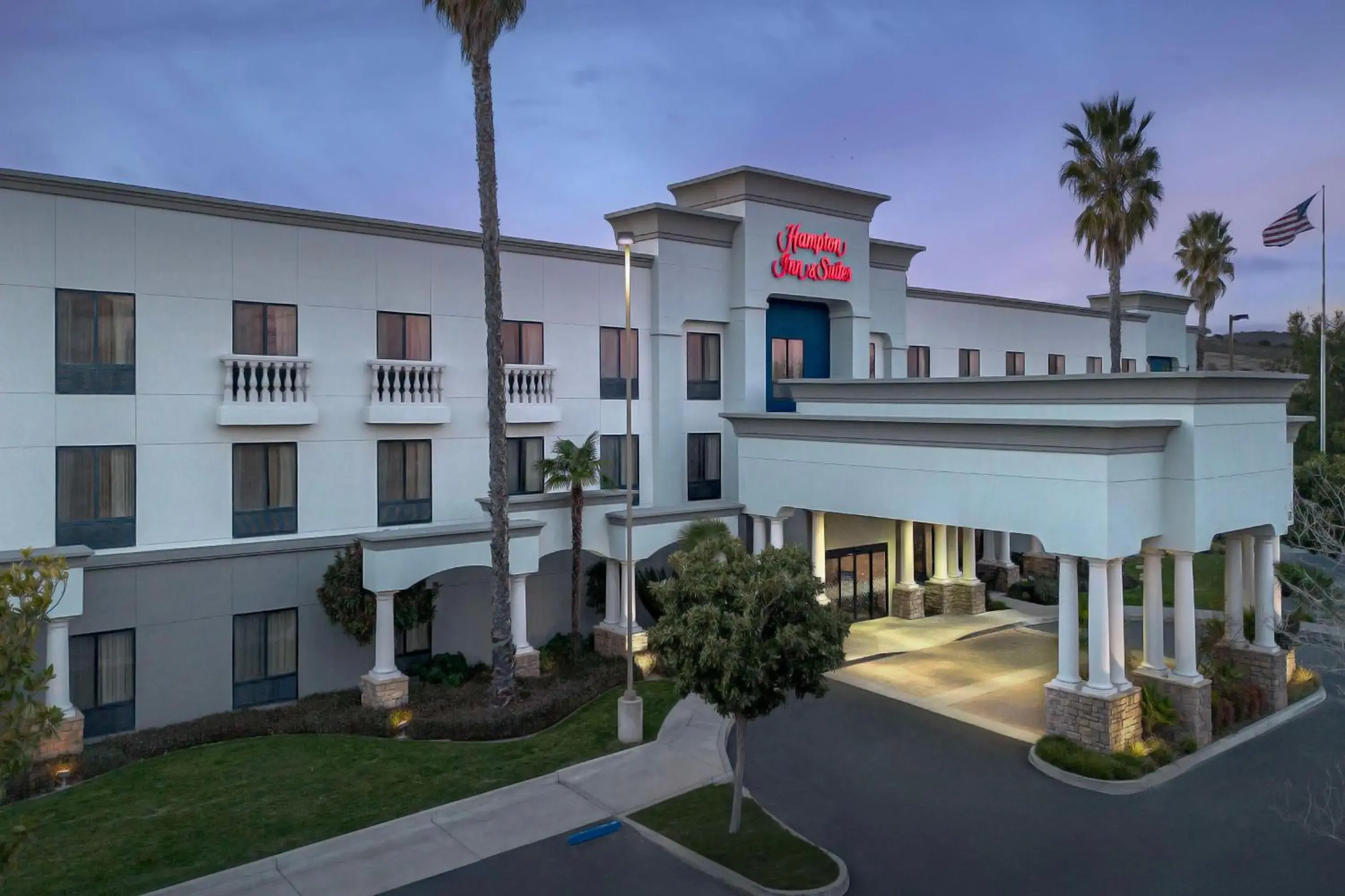 Property building in Hampton Inn & Suites Paso Robles Property building in Hampton Inn & Suites Paso Robles