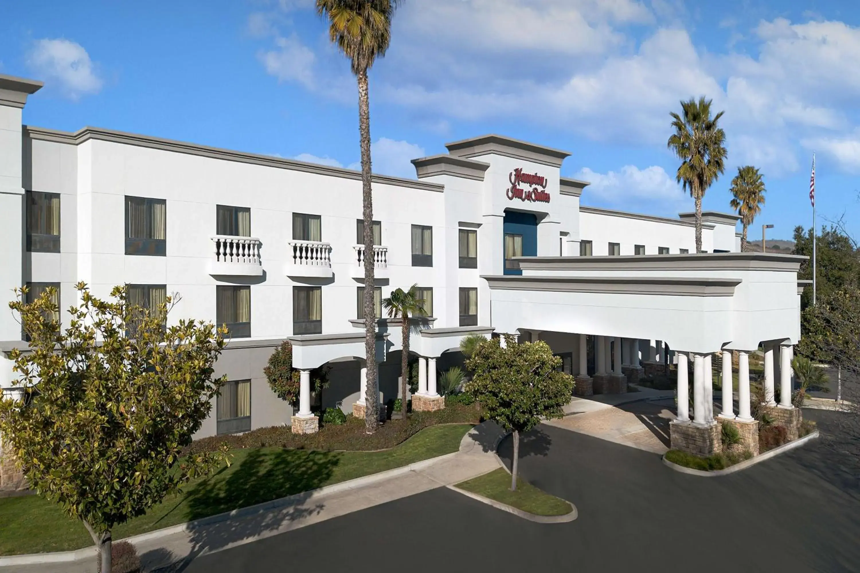 Property building in Hampton Inn & Suites Paso Robles Property building in Hampton Inn & Suites Paso Robles