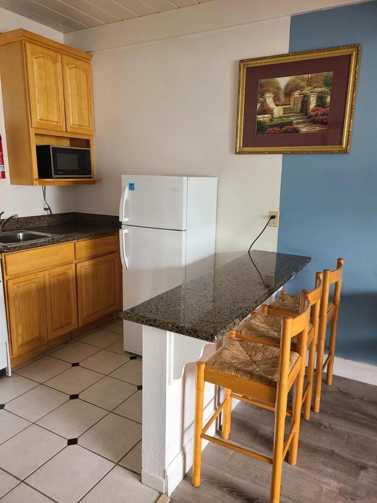 kitchen in All Seasons Lodge