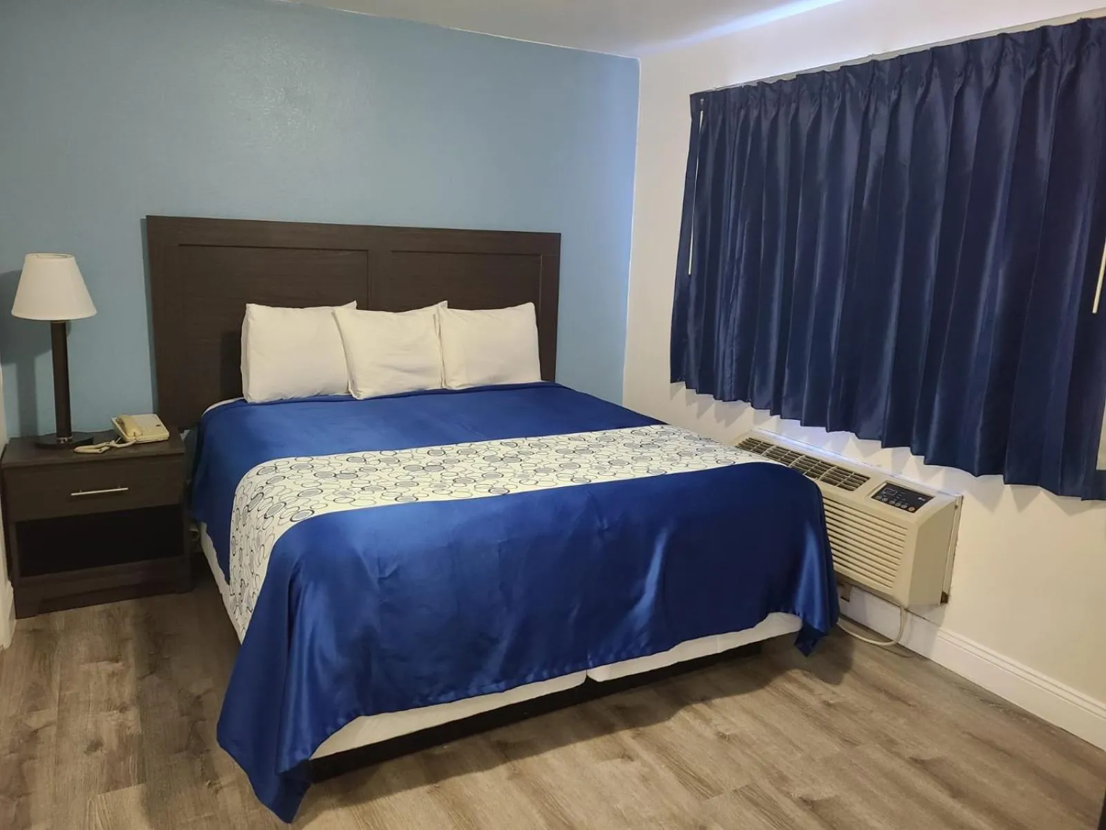 Bed in All Seasons Lodge